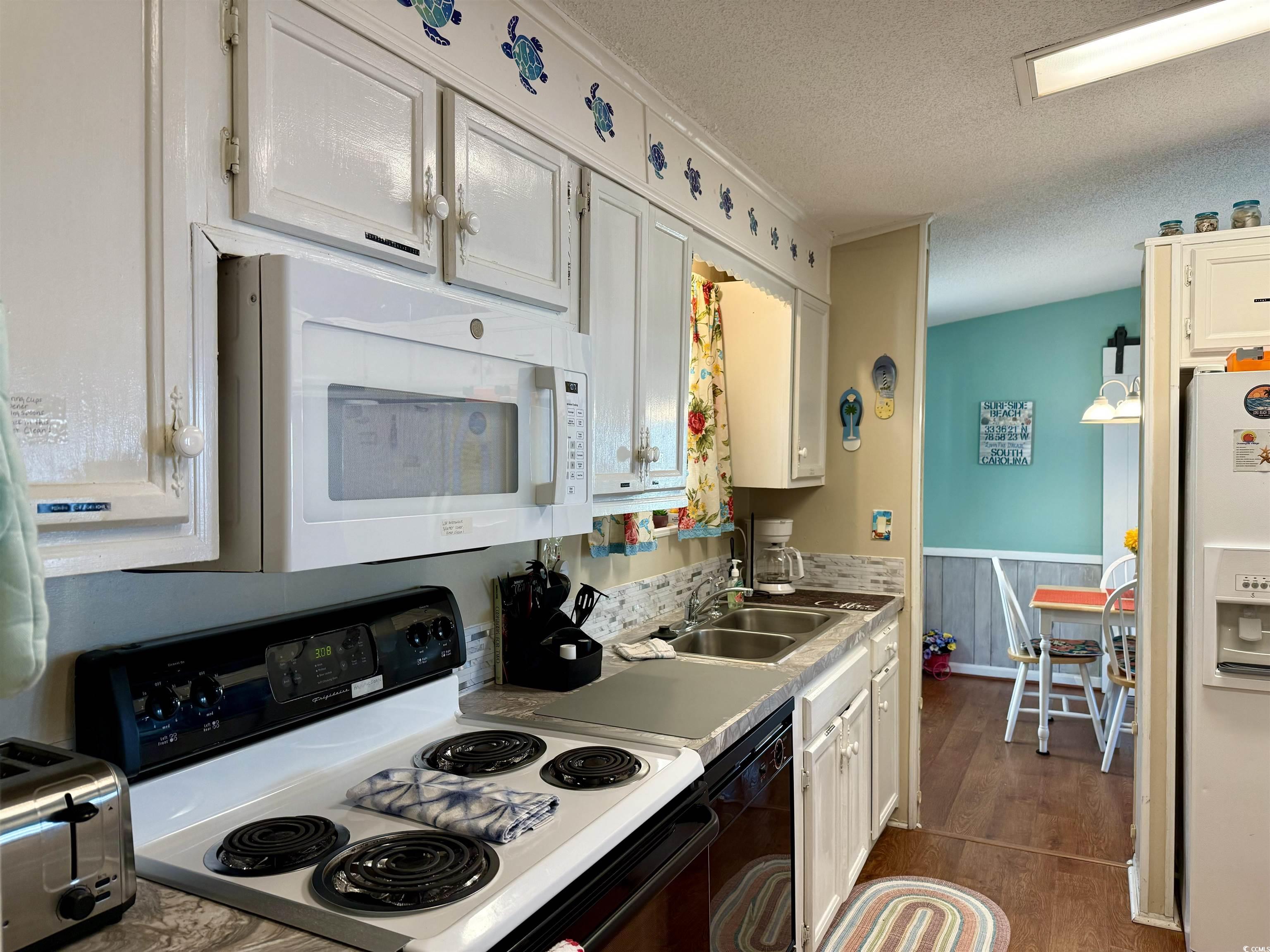 400 Hazelwood Dr. Property Photo 2