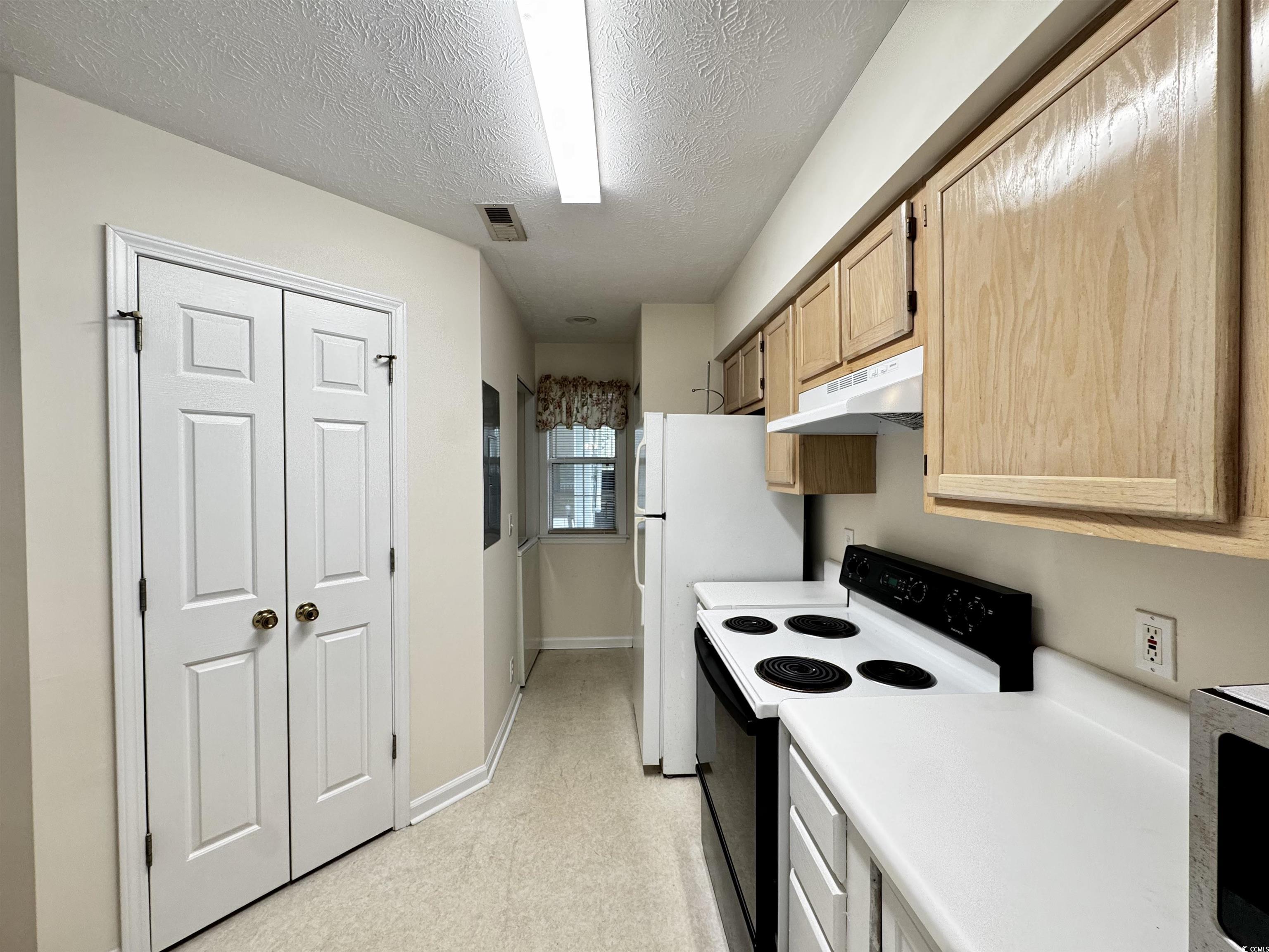 665 Tupelo Ln. Property Photo 3