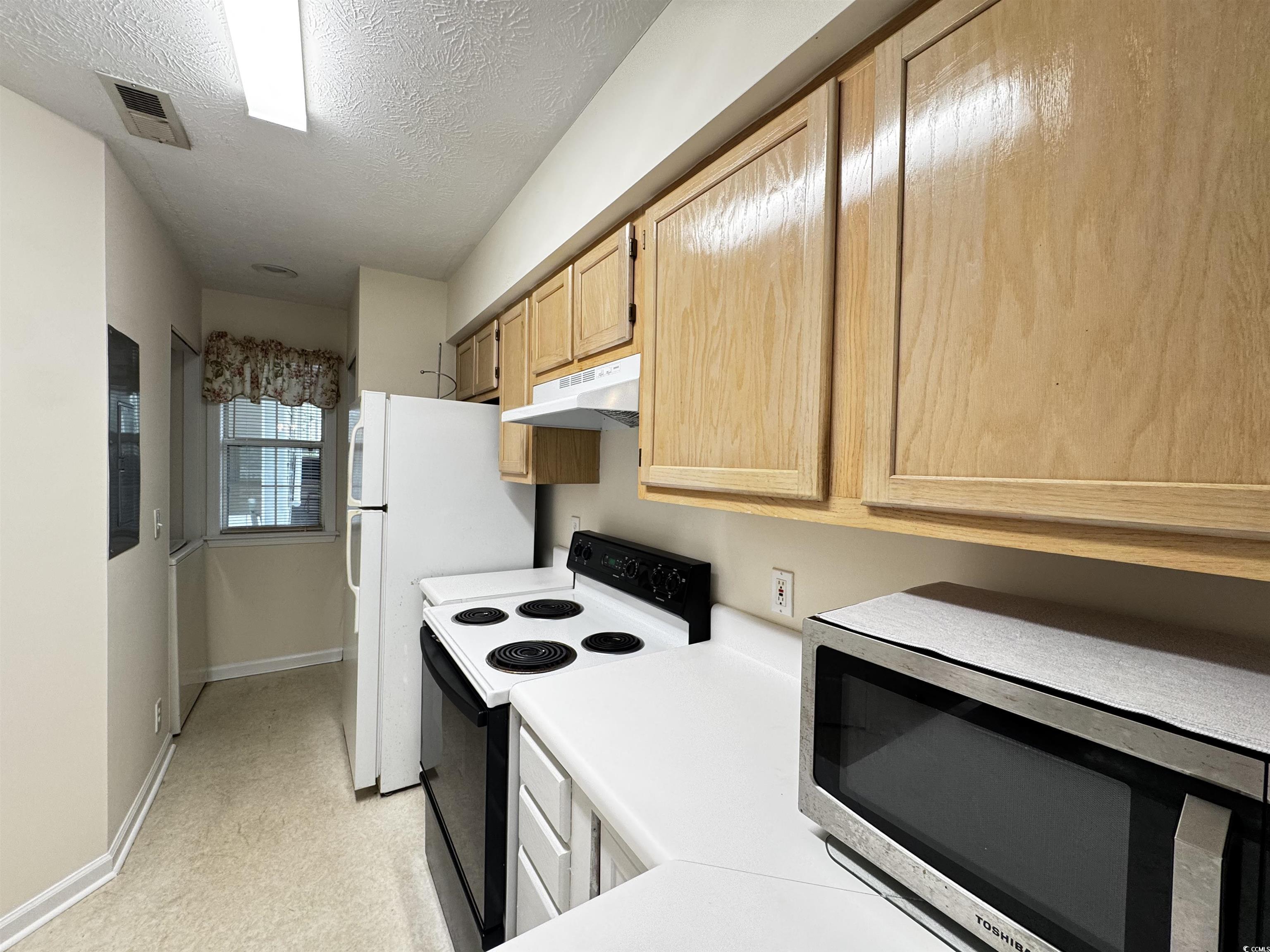 665 Tupelo Ln. Property Photo 7