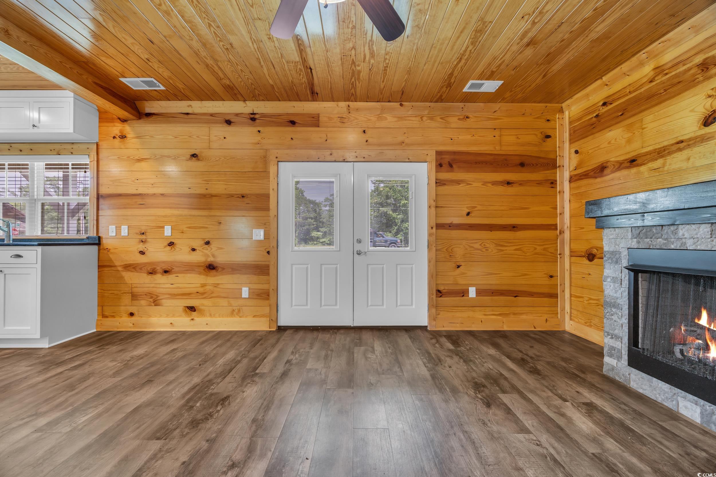 1039 Forest Dr. Property Photo 6