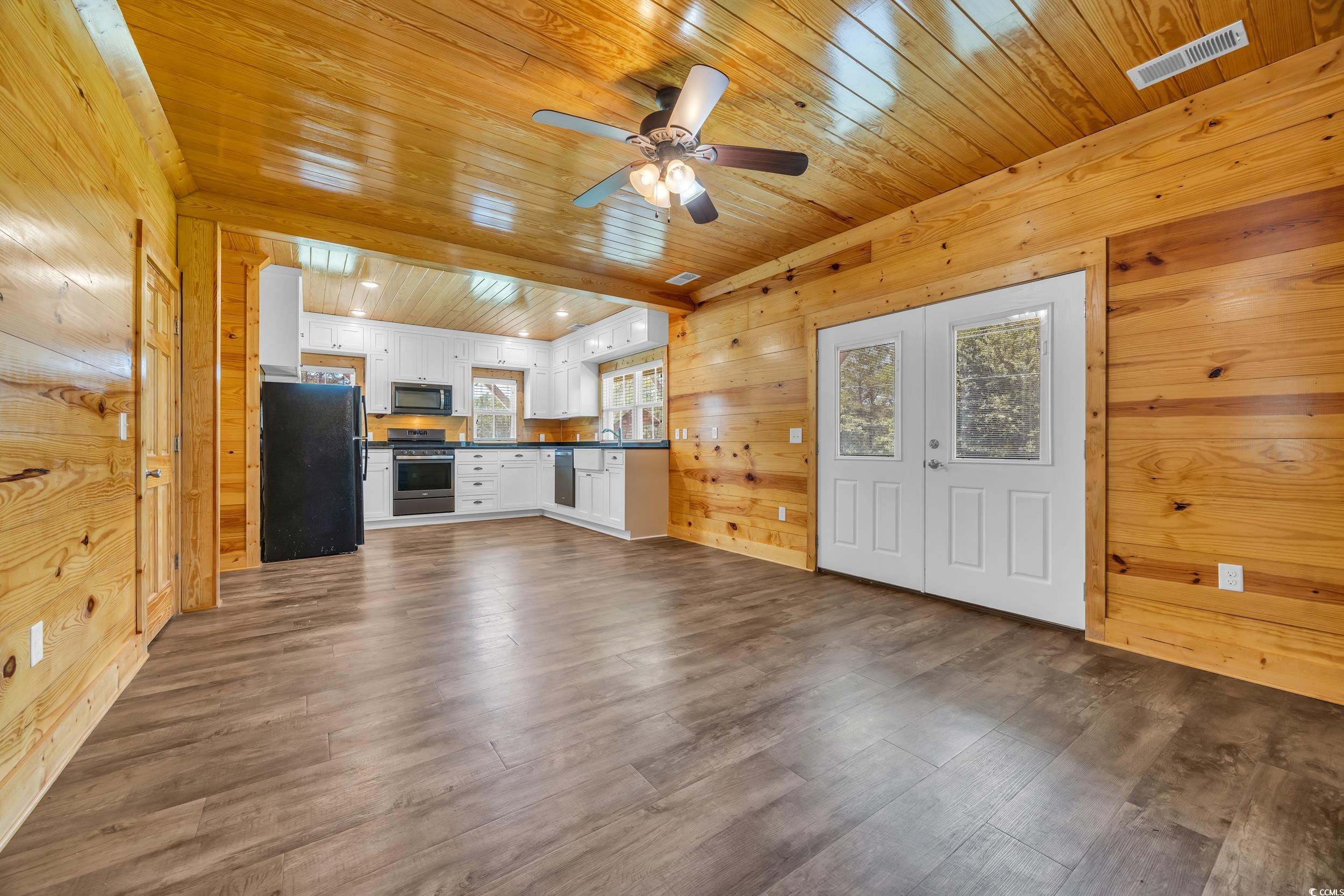 1039 Forest Dr. Property Photo 8