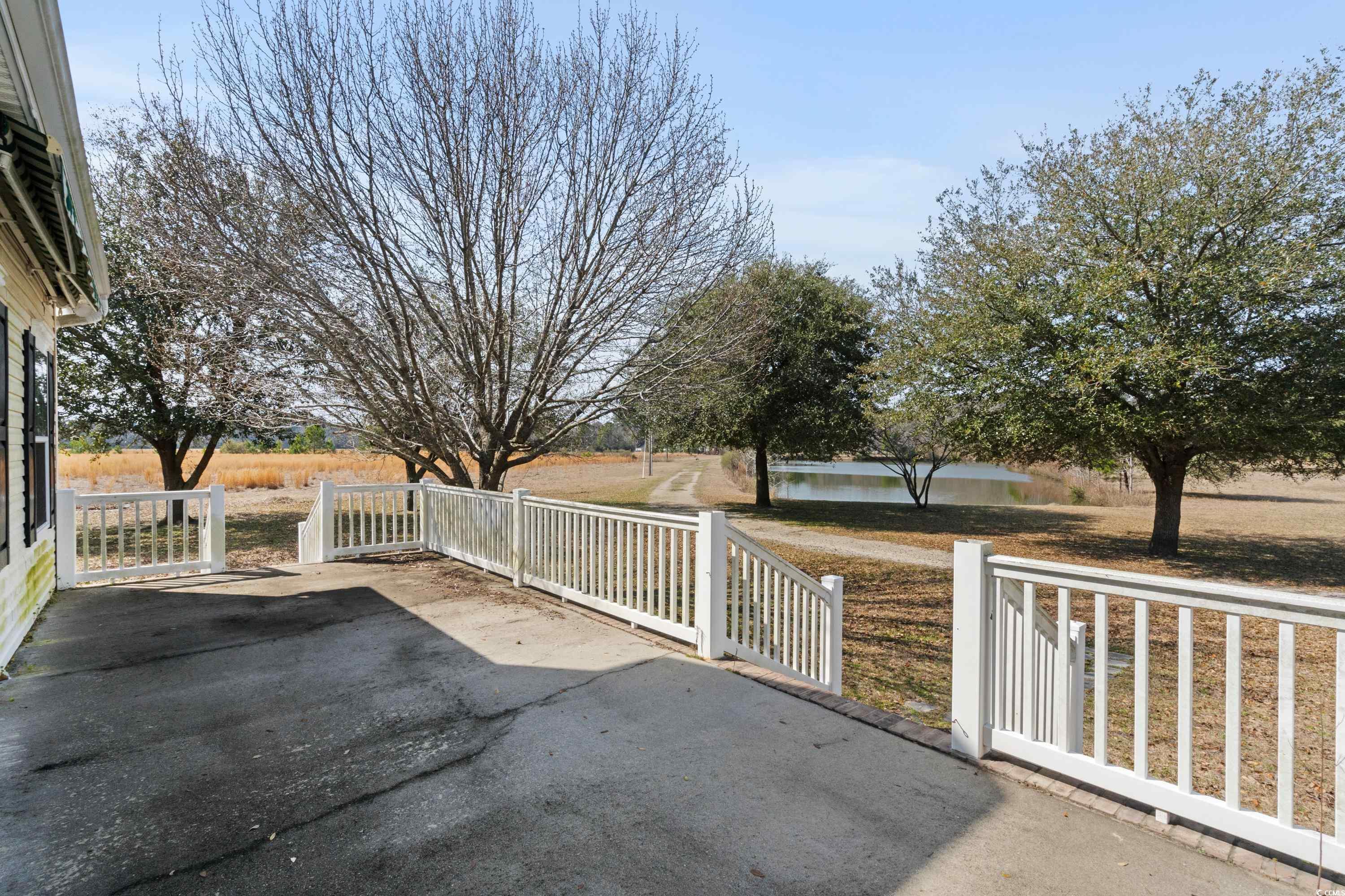 589 Loop Circle Property Photo 8