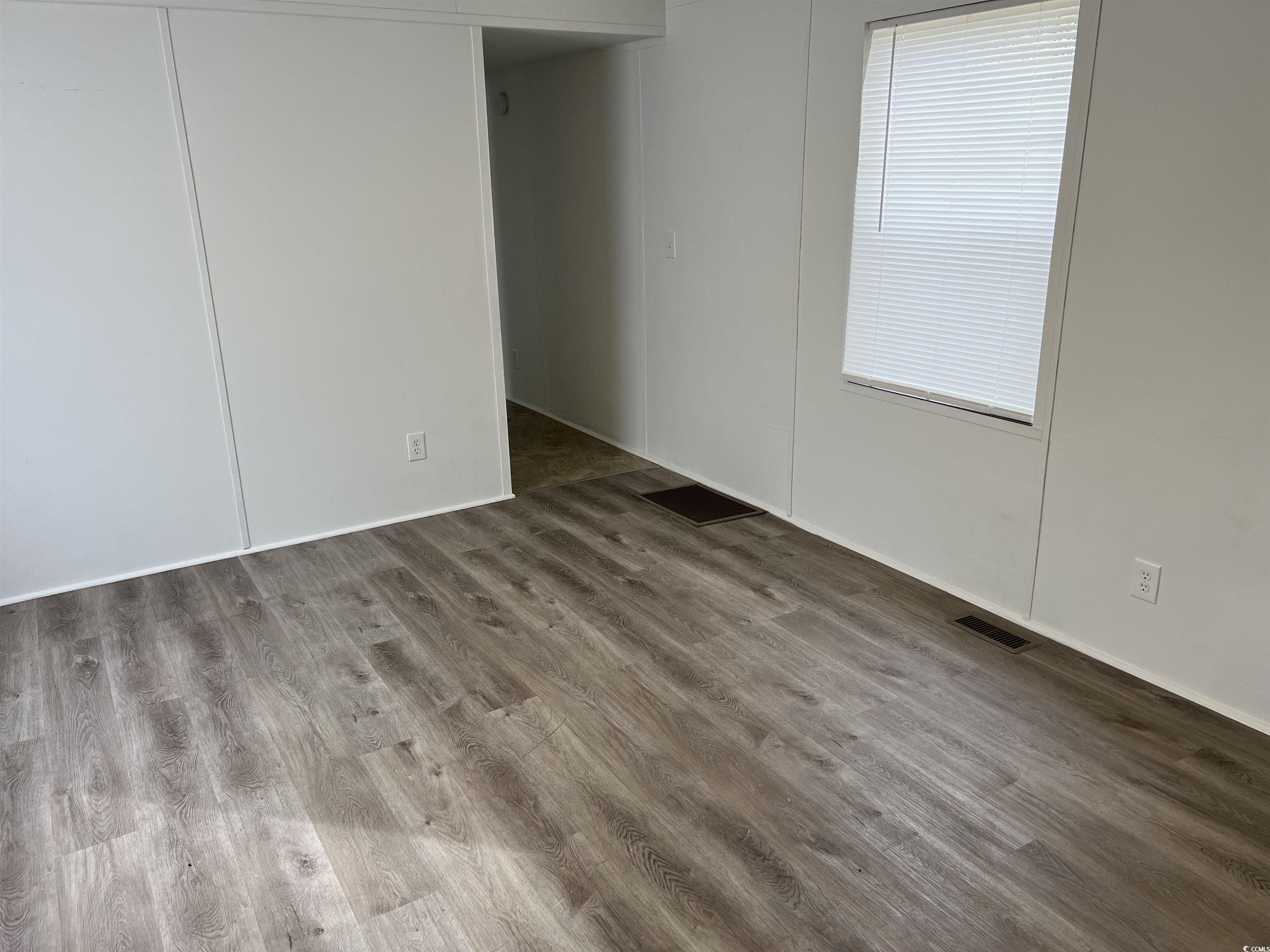 205 Glenda Loop Property Photo 3