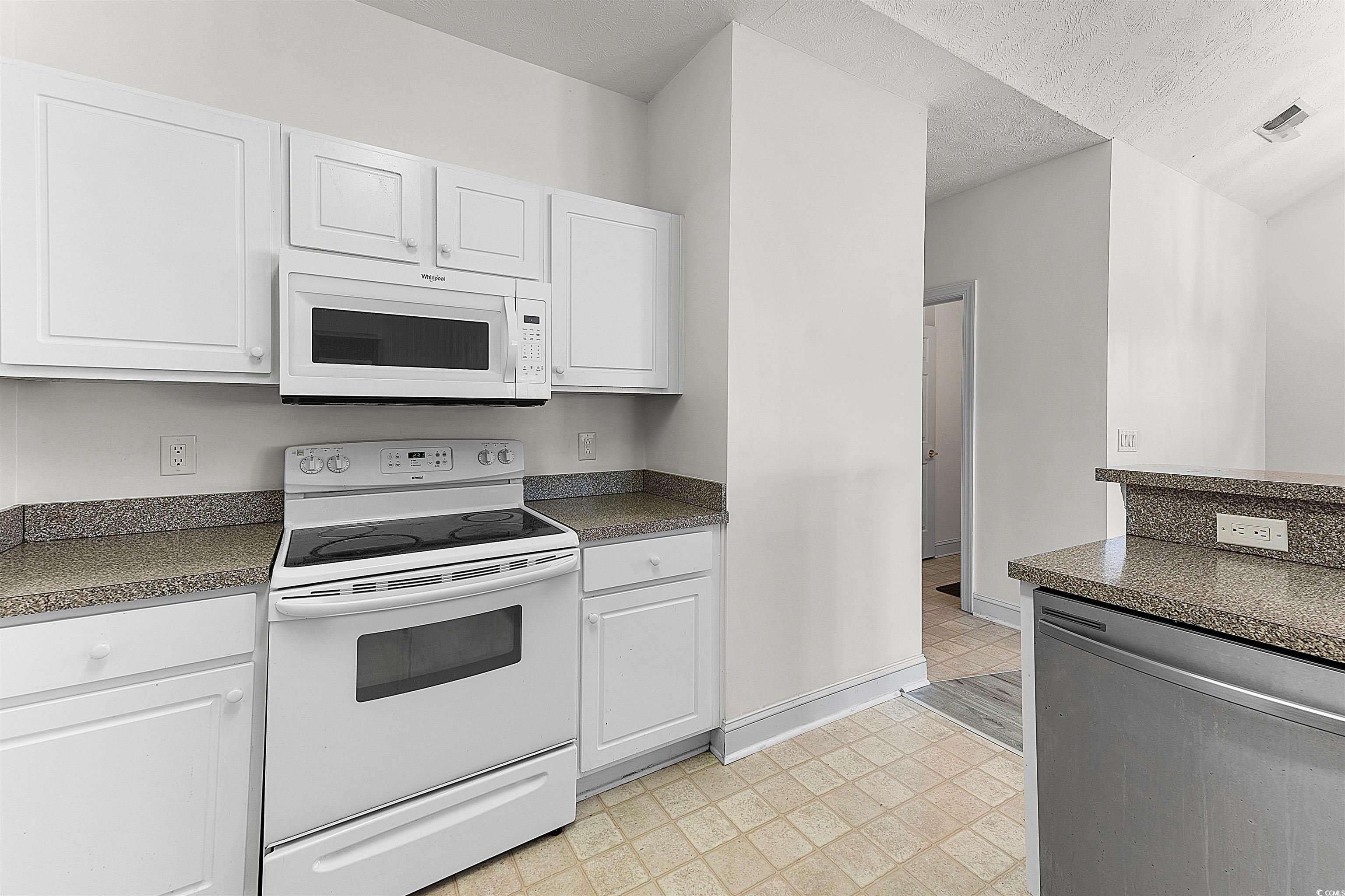 6010 Windsor Green Way Property Photo 13