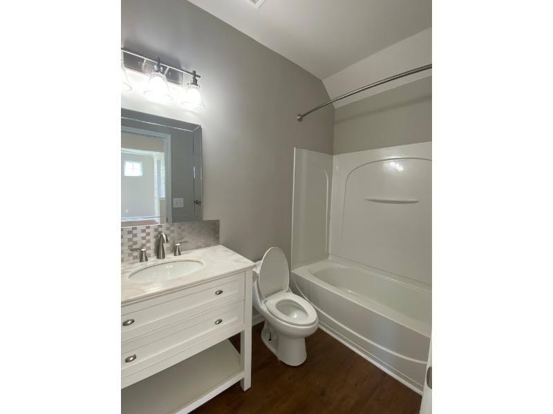 493 Emerson Dr. Property Photo 6