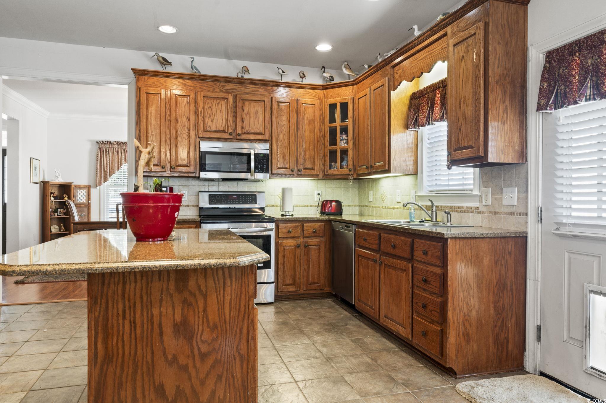 1044 Martin Ln. Property Photo 6