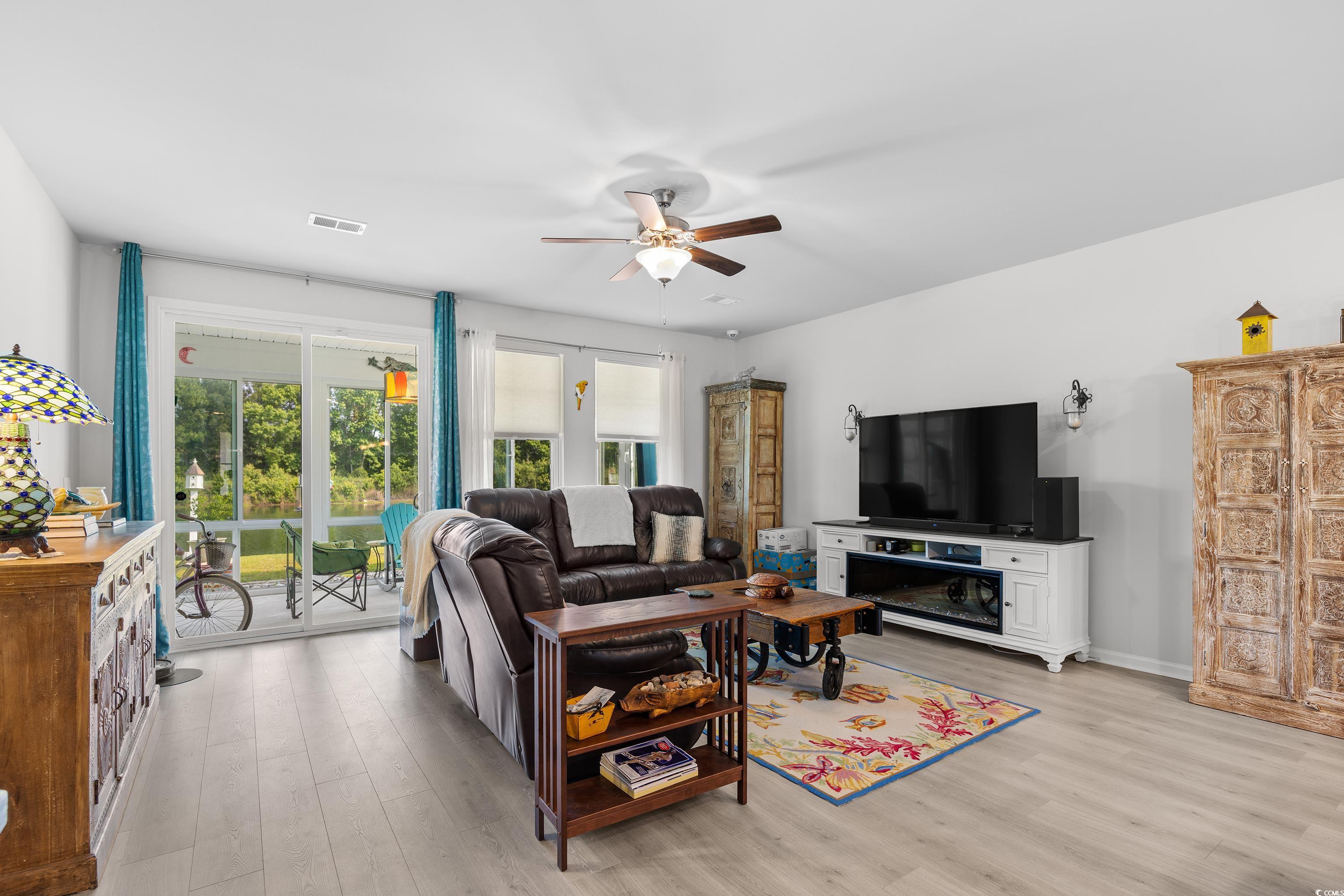 560 Pier Ct. Property Photo 9