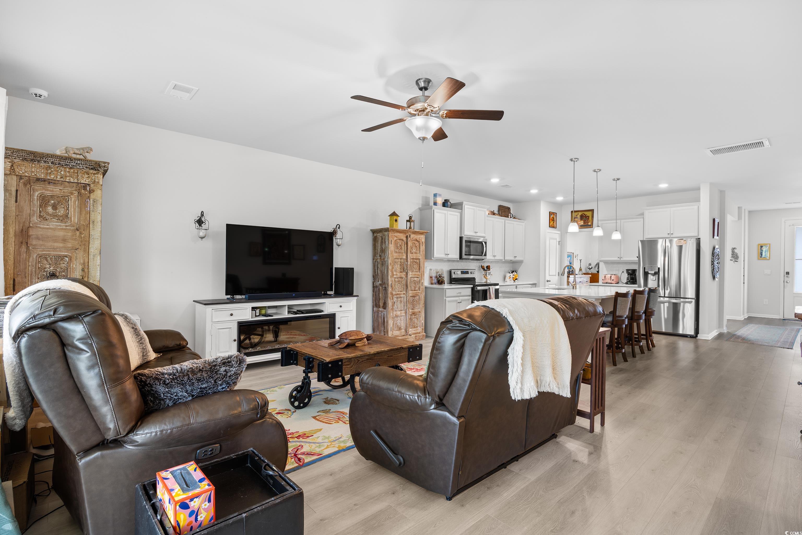 560 Pier Ct. Property Photo 11