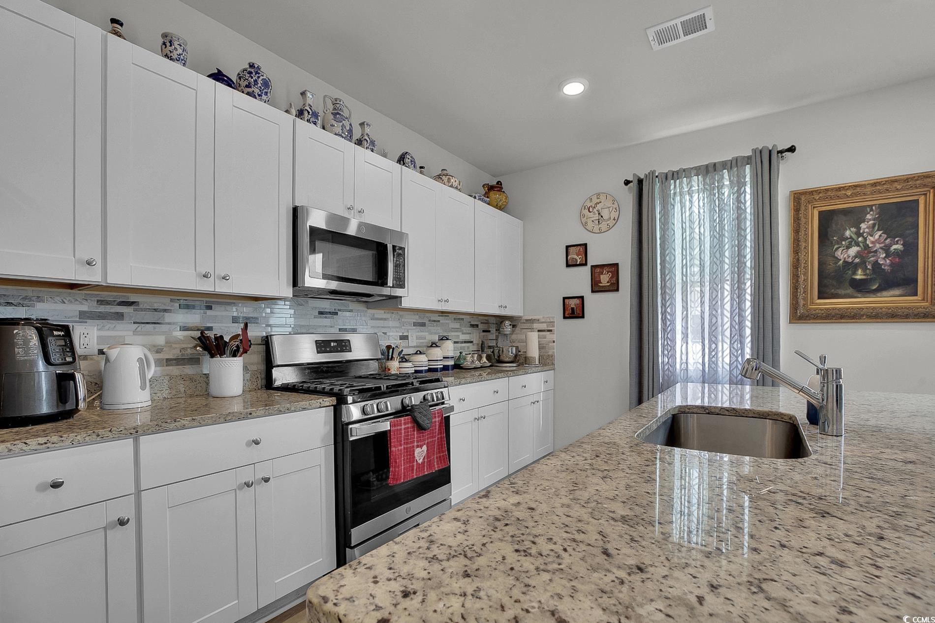 79 S Reindeer Rd. Property Photo 12