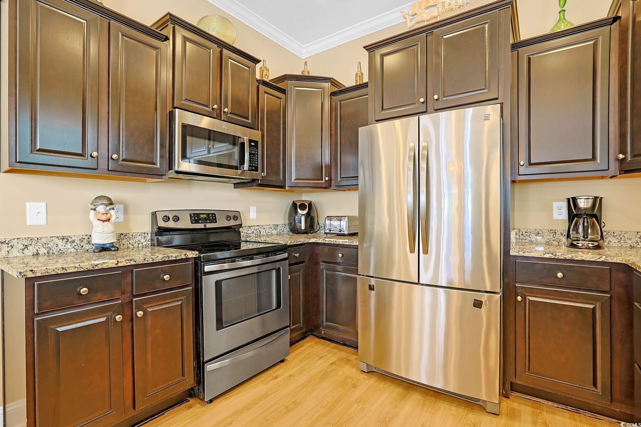 305 Shuffleboard Ct. Property Photo 13