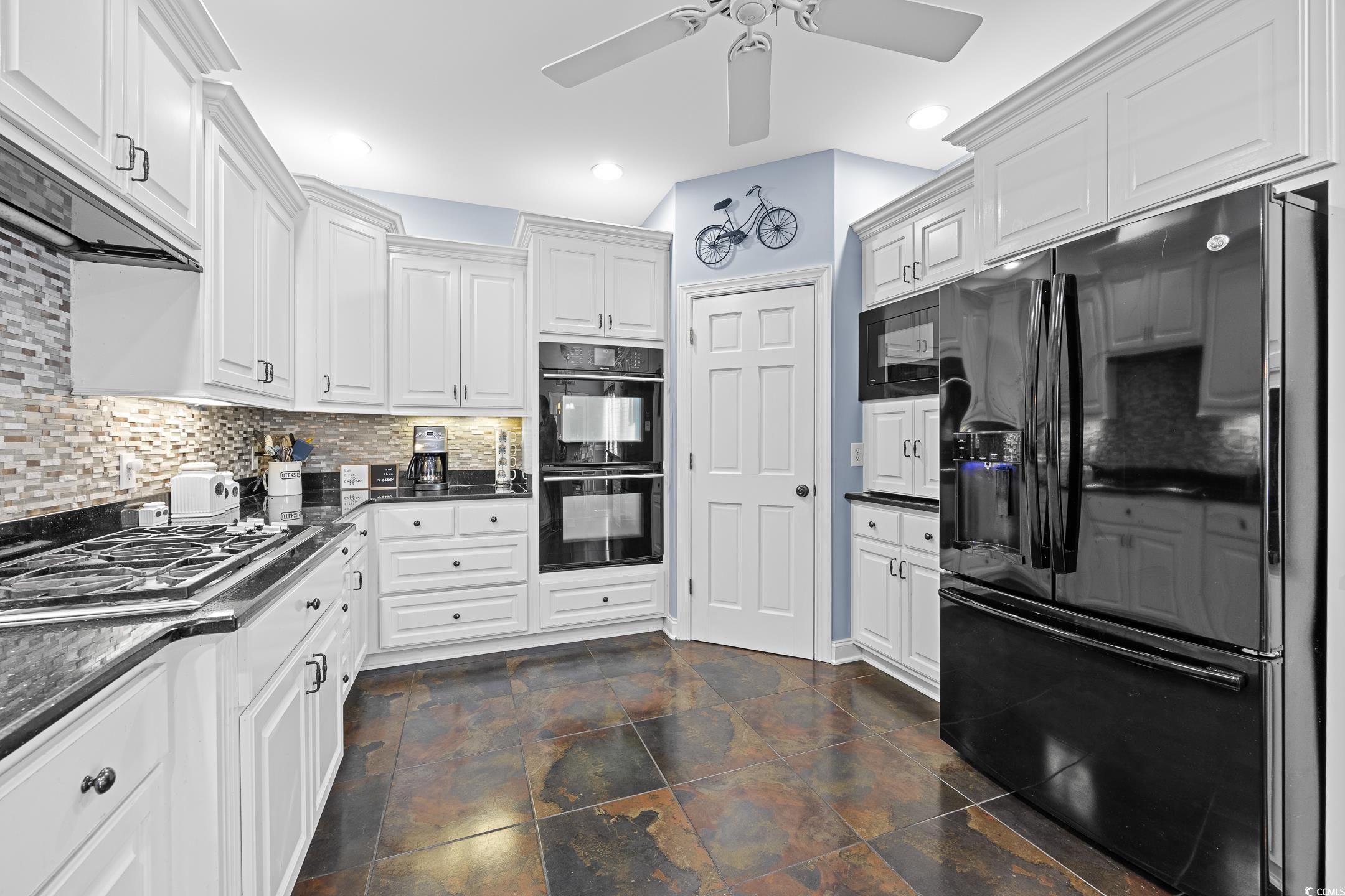 504 Sea Vista Ln. Property Photo 12