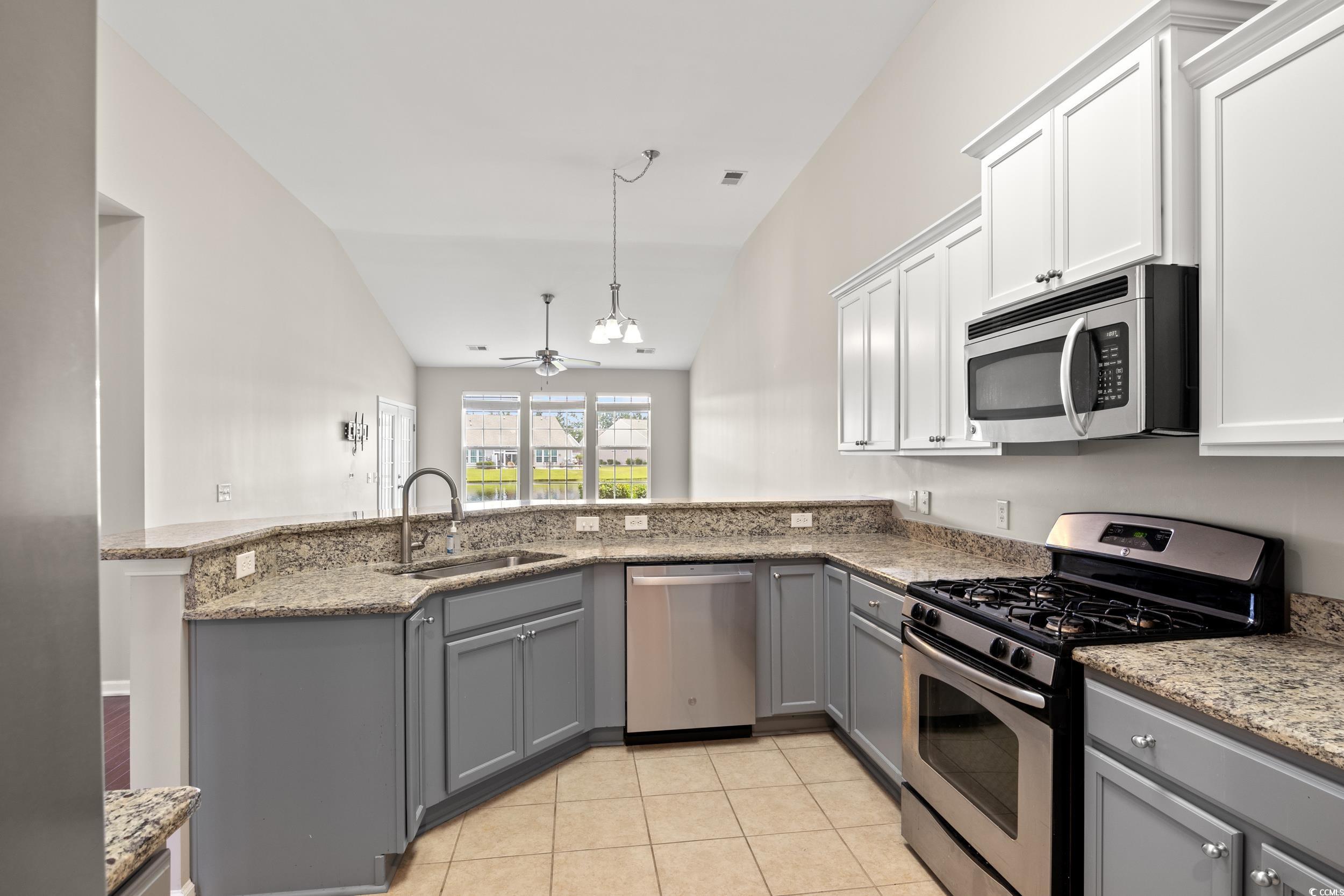 121 Parmelee Dr. Property Photo 3