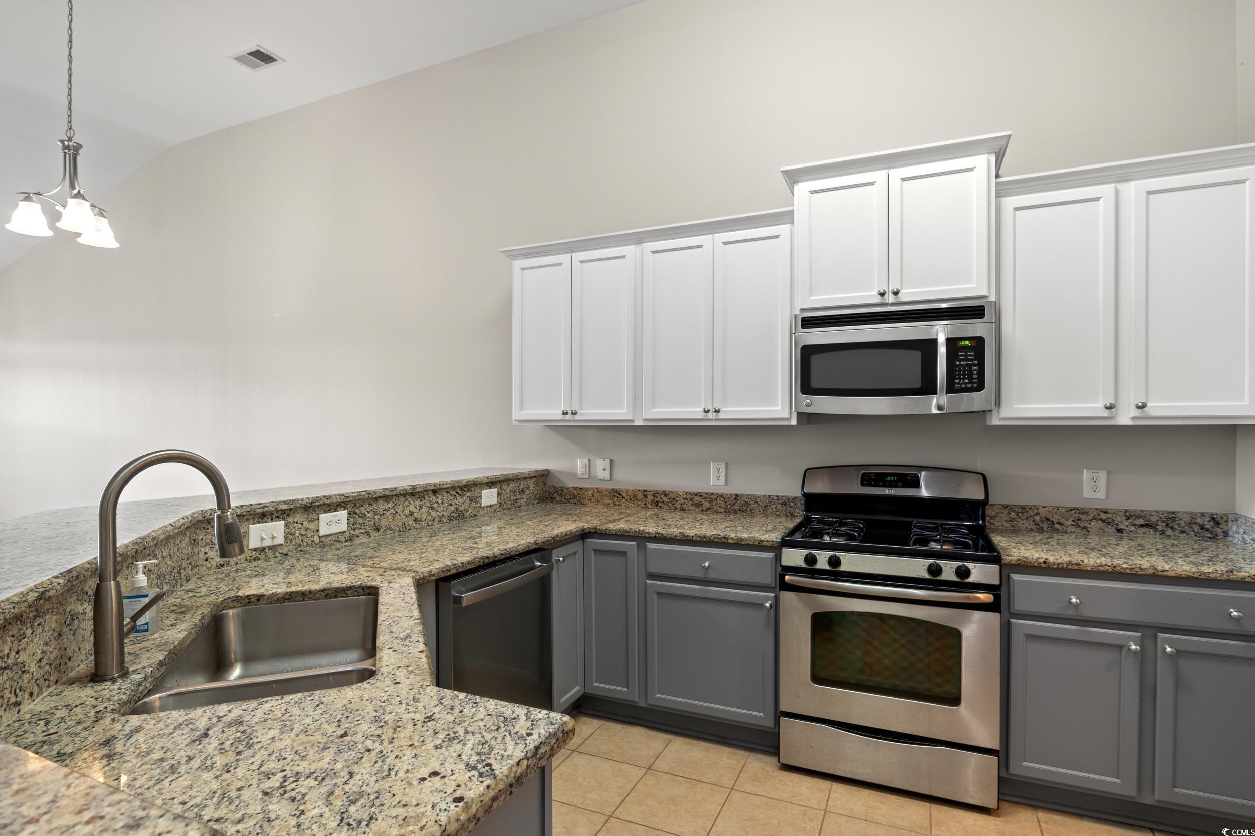 121 Parmelee Dr. Property Photo 4
