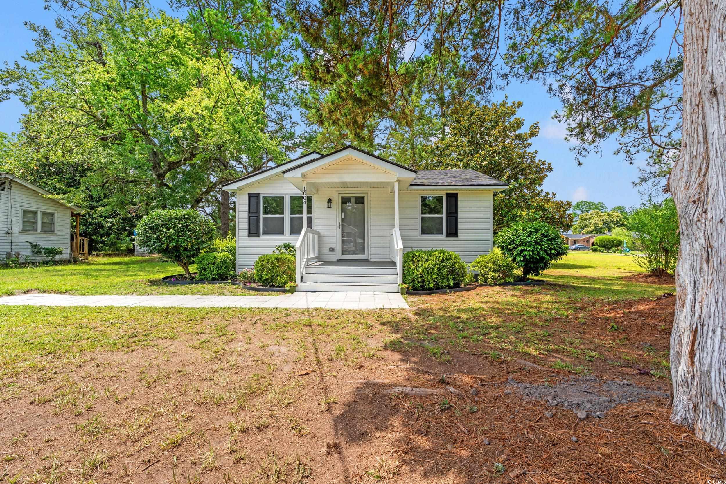 1004 Georgetown St. Property Photo 2