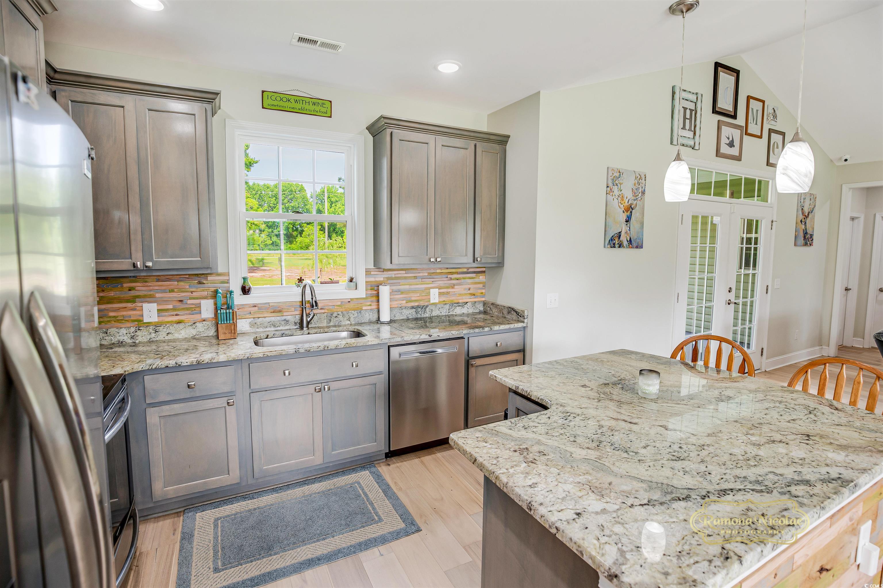 1013 Happy Ln. Property Photo 4