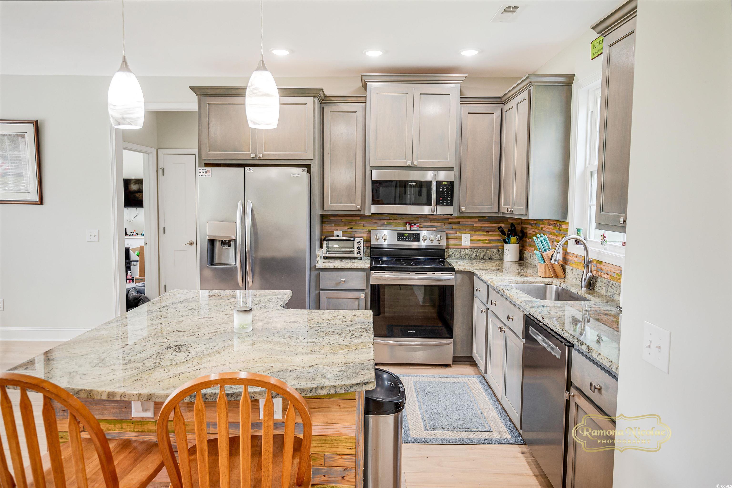 1013 Happy Ln. Property Photo 10