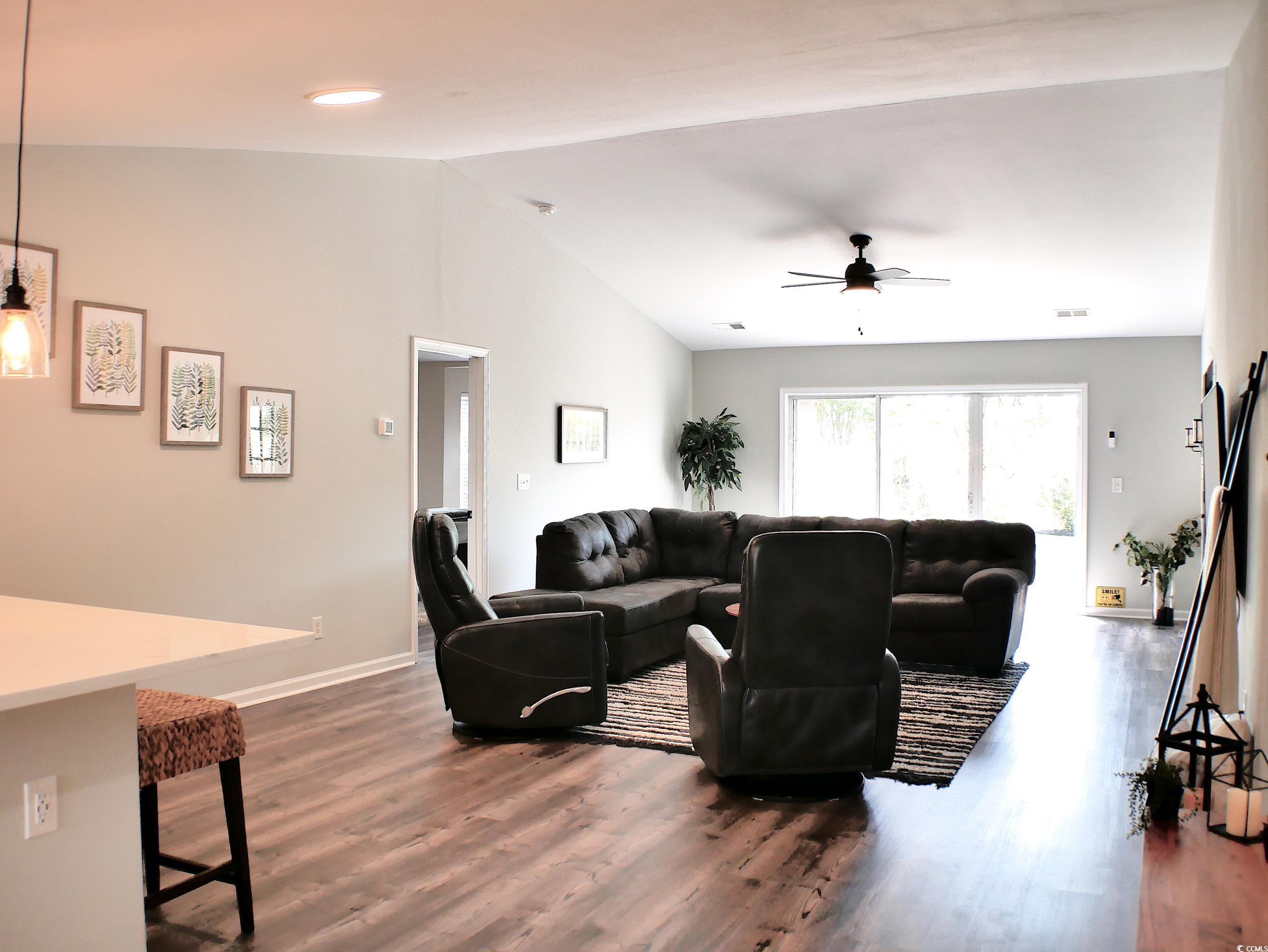 230 Vermillion Dr. Property Photo 6