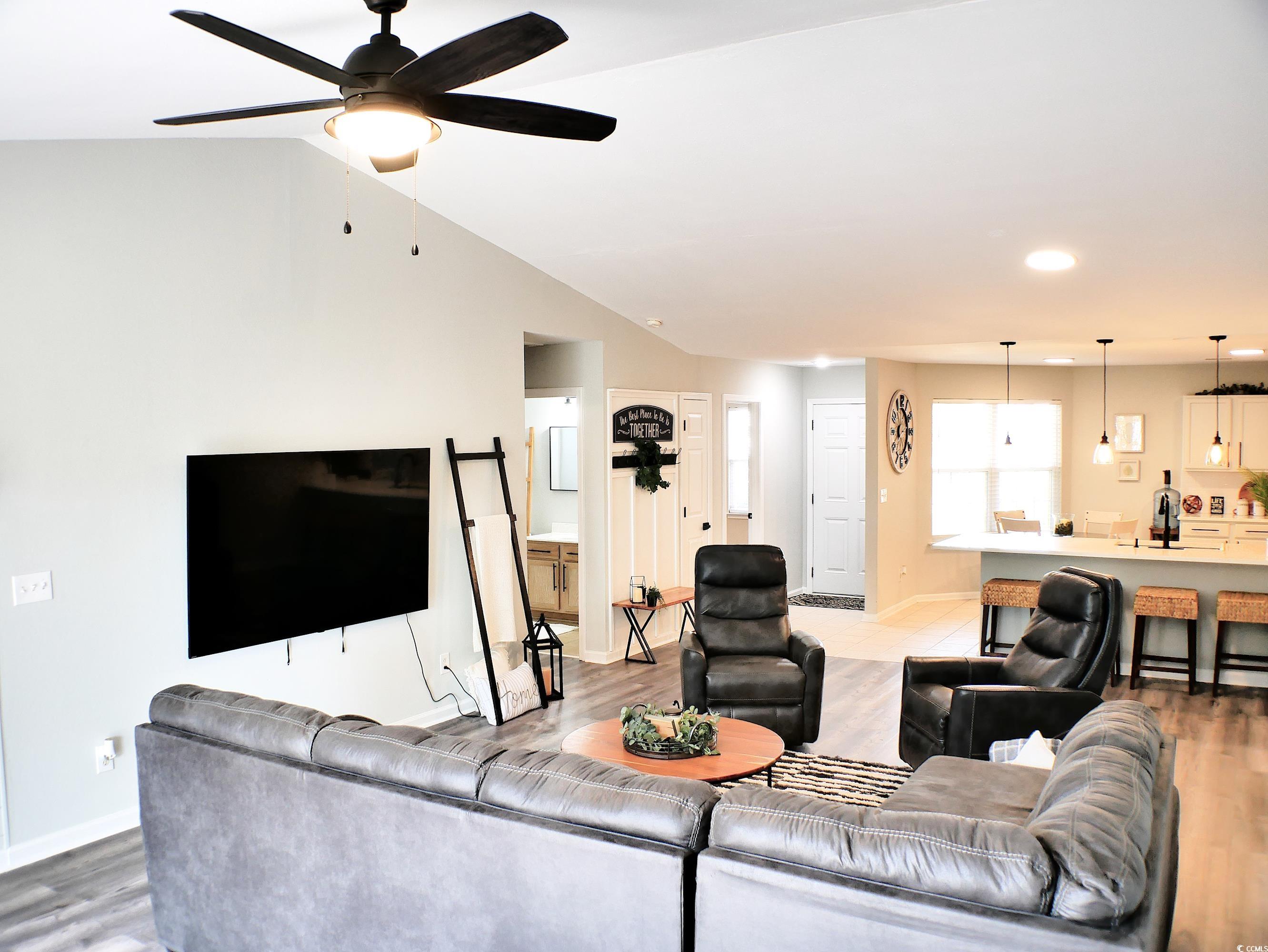 230 Vermillion Dr. Property Photo 8