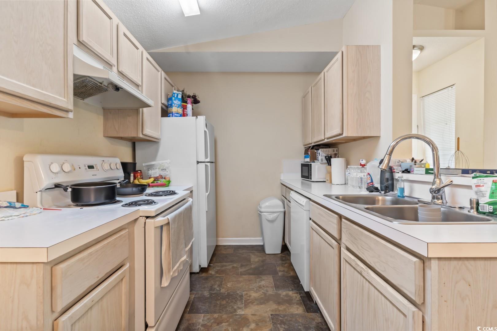 2280 Andover Dr. Property Photo 5