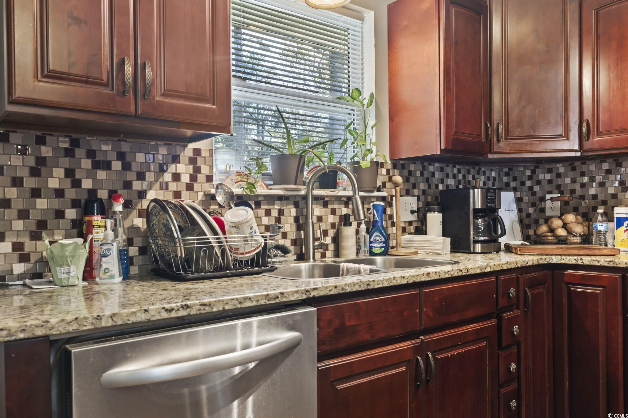 1300 Ragin St. Property Photo 4