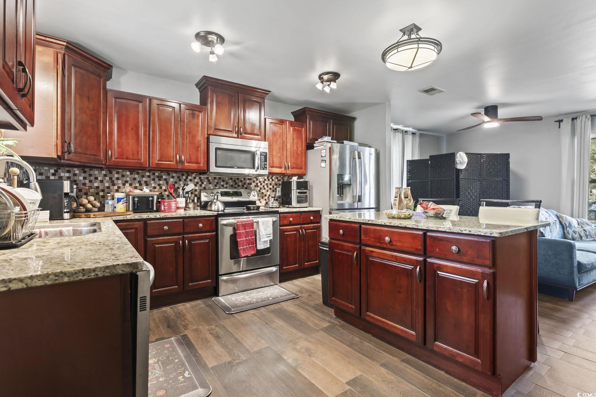 1300 Ragin St. Property Photo 5