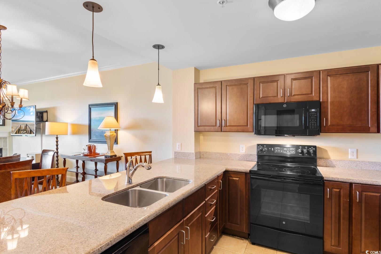 8121 Amalfi Pl. Property Photo 8