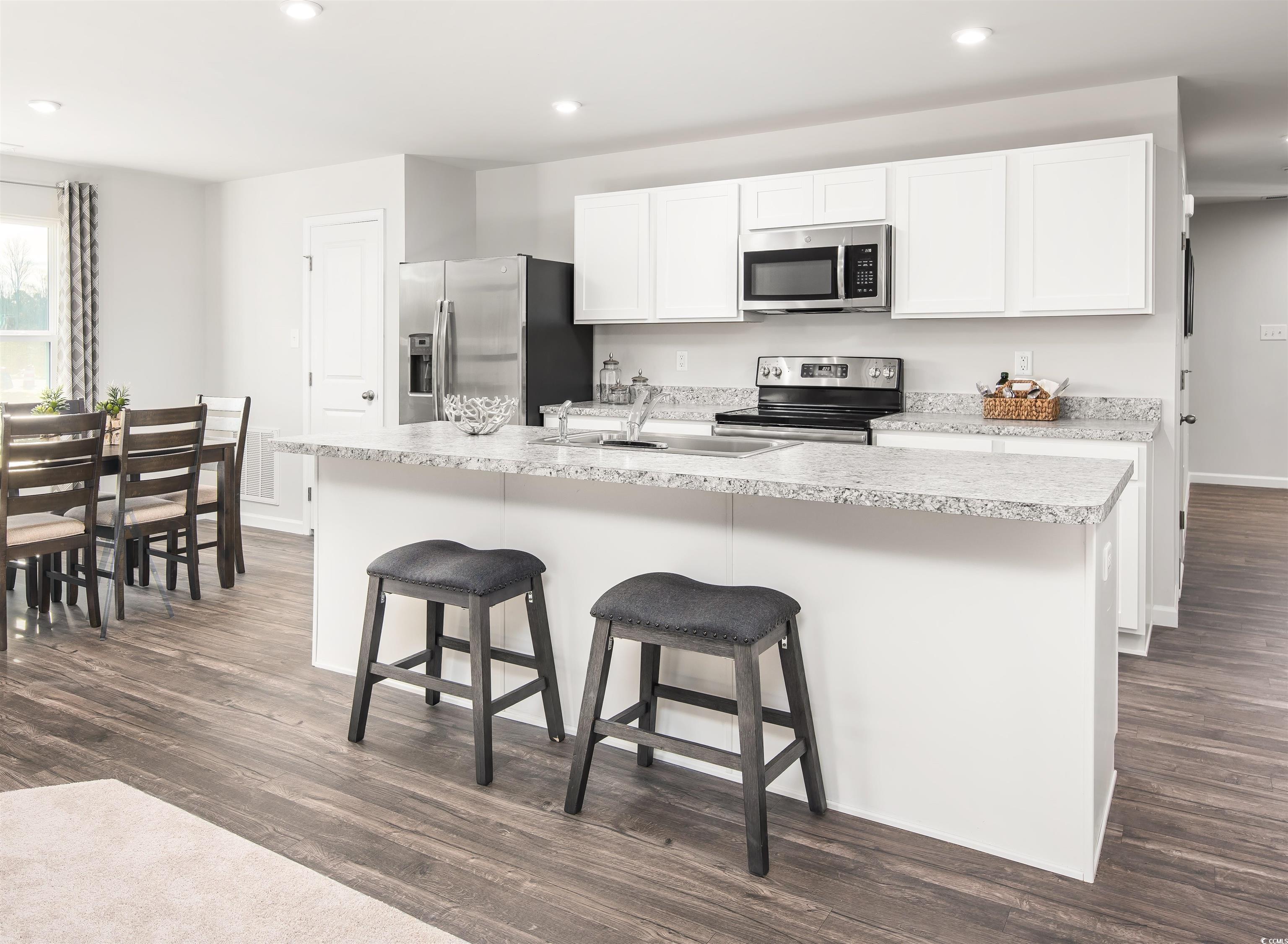 8106 Nw Sterling Oaks Dr Property Photo 3