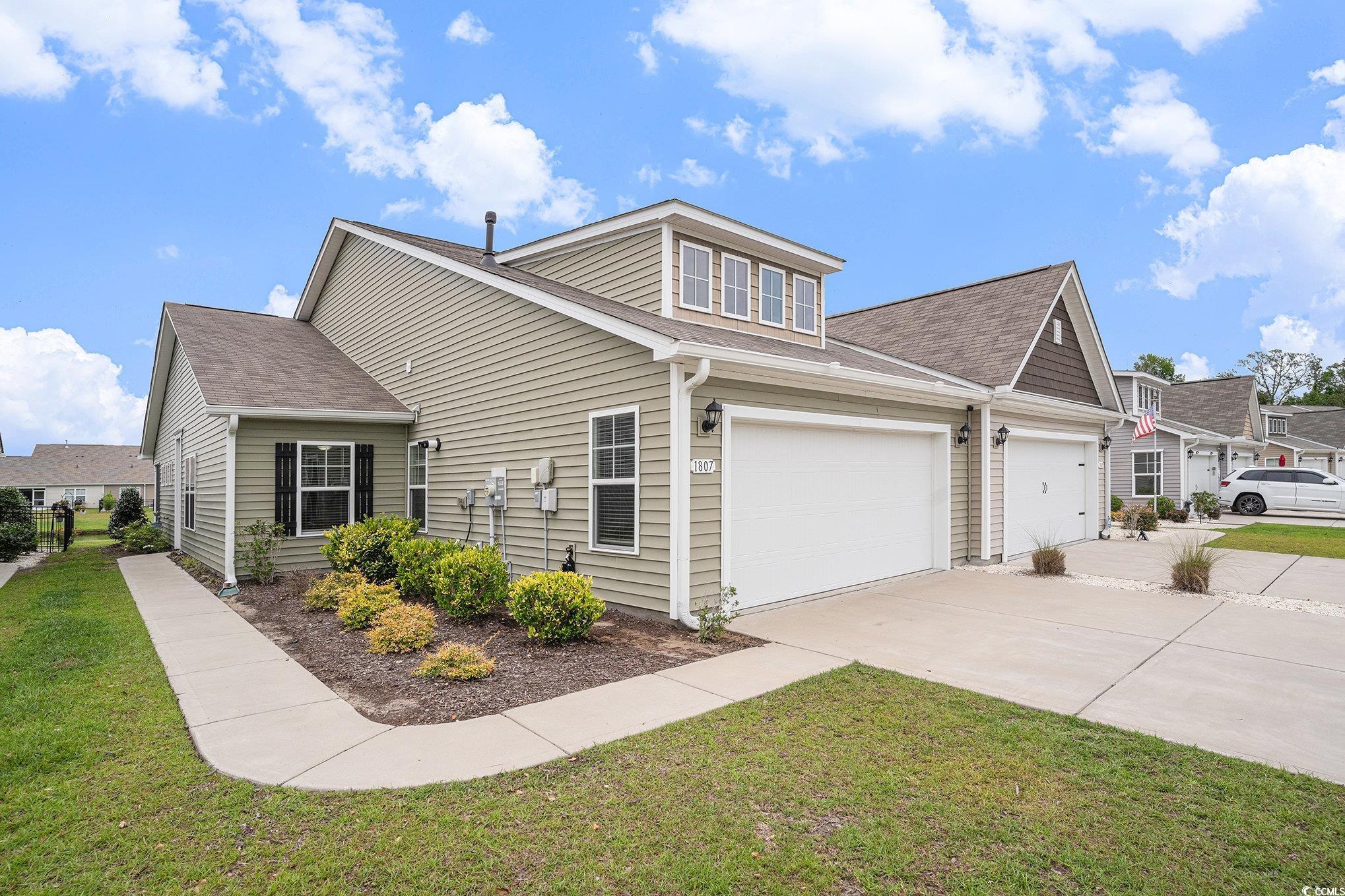 1807 Berkley Village Loop Property Photo 4