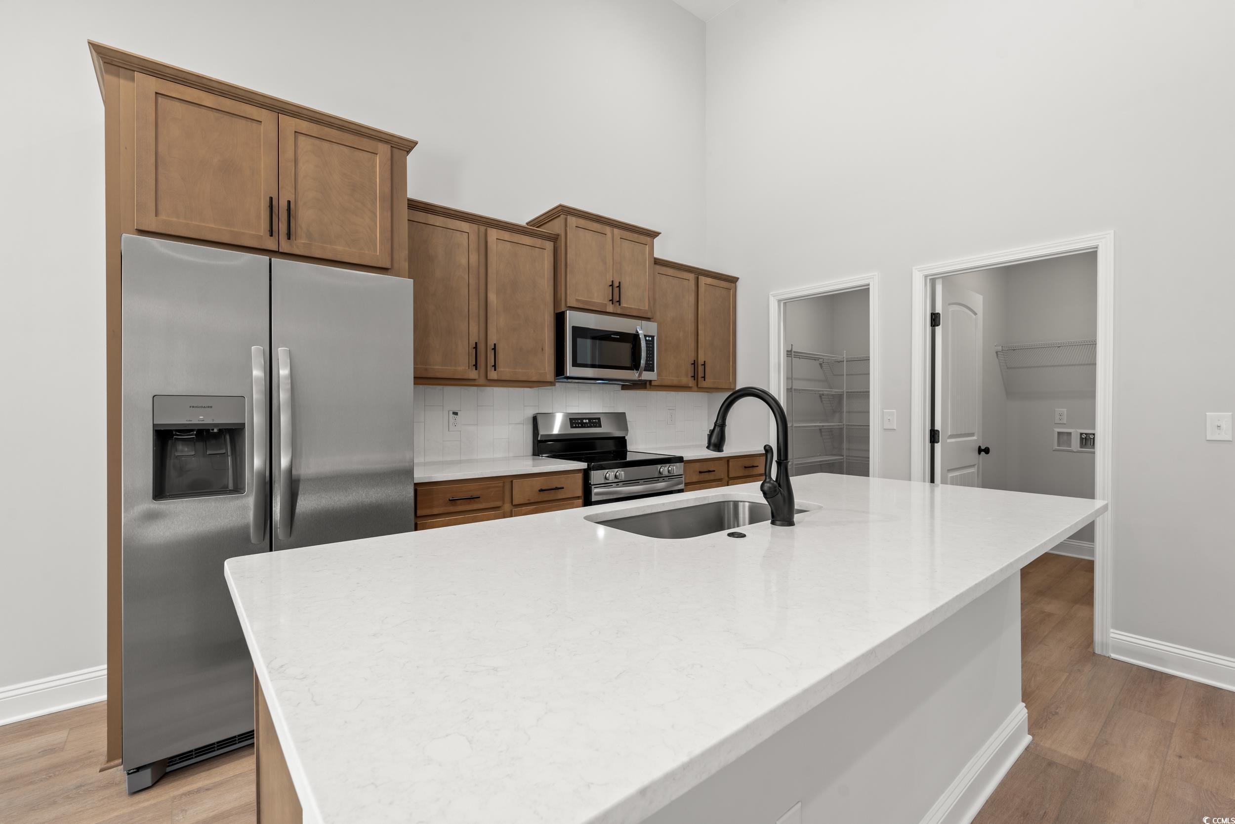 68 Henderson Way Property Photo 5