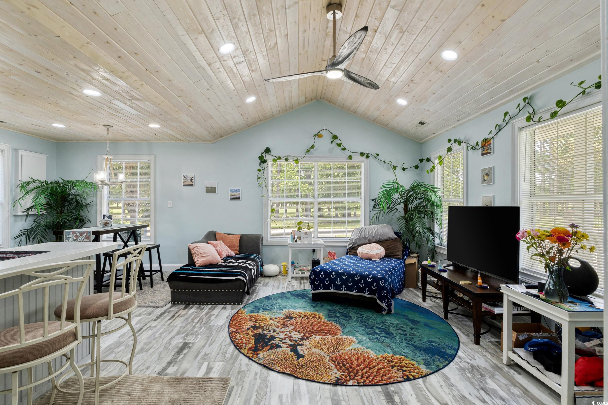 10071 Kings Rd. Property Photo 6