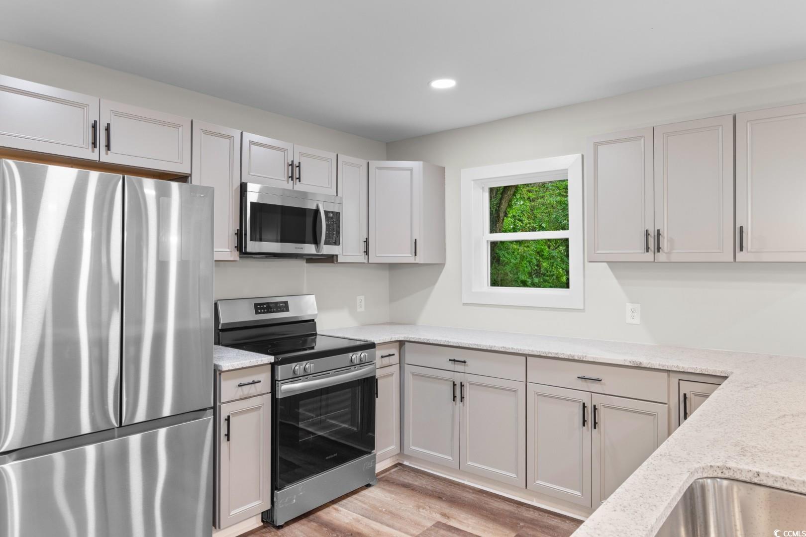 1712 Singleton St. Property Photo 5