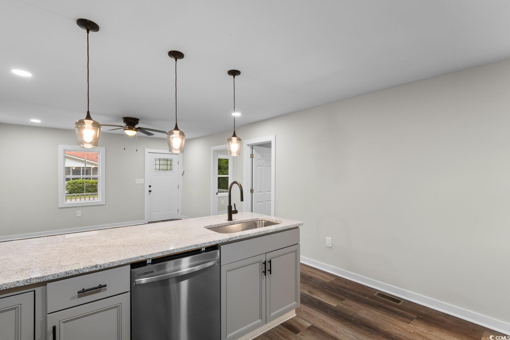 1712 Singleton St. Property Photo 8