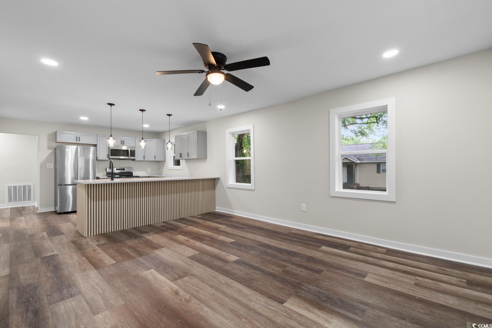 1712 Singleton St. Property Photo 10