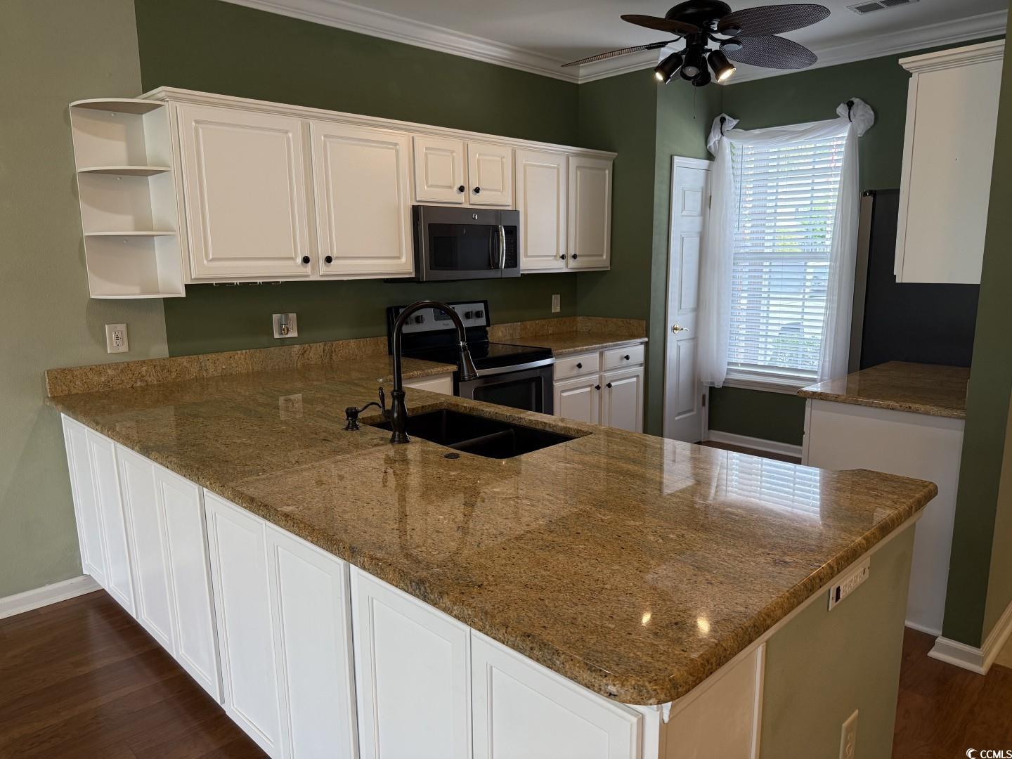 256 Connemara Dr. Property Photo 8