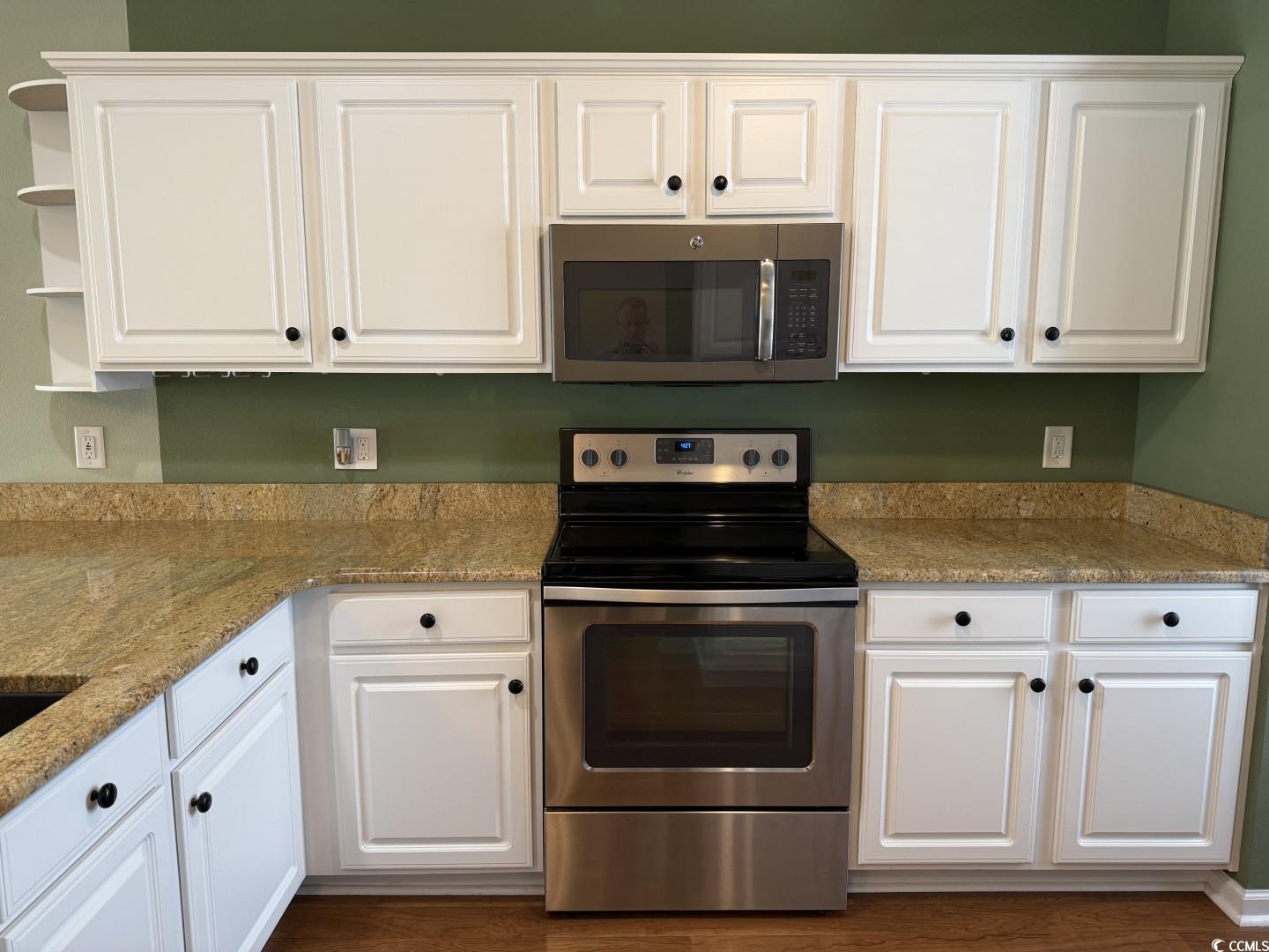 256 Connemara Dr. Property Photo 9