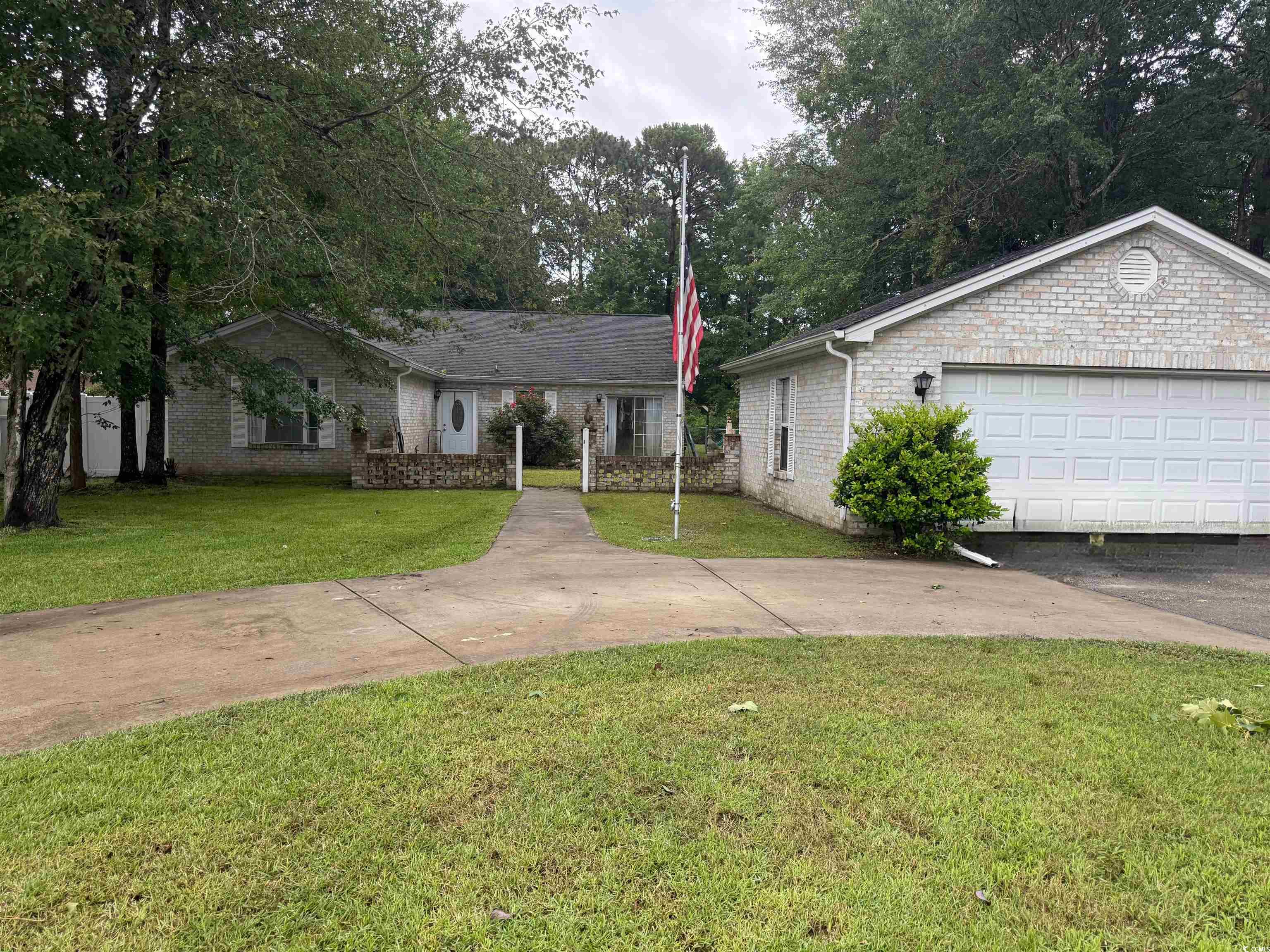 318 Muirfield Rd. Property Photo 1