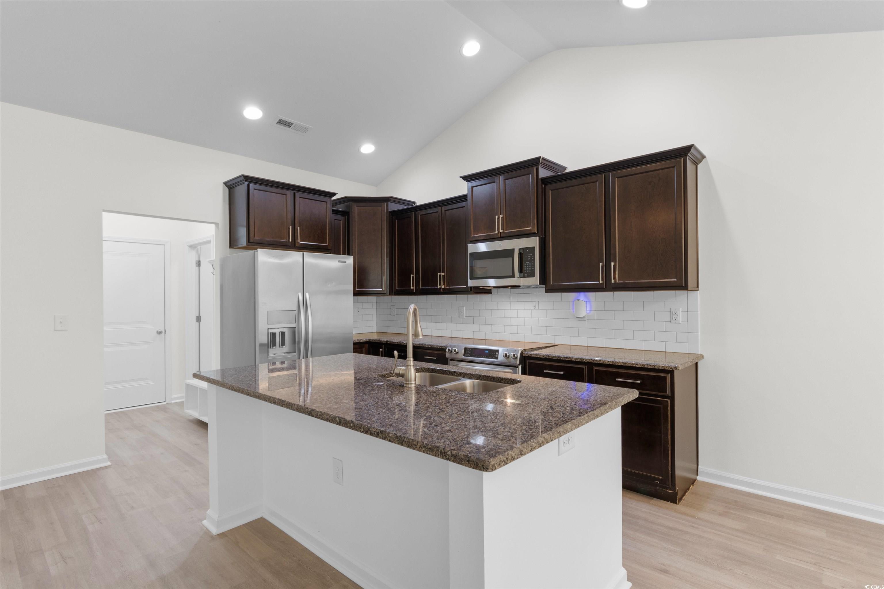 124 Shady Arbor Loop Property Photo 4