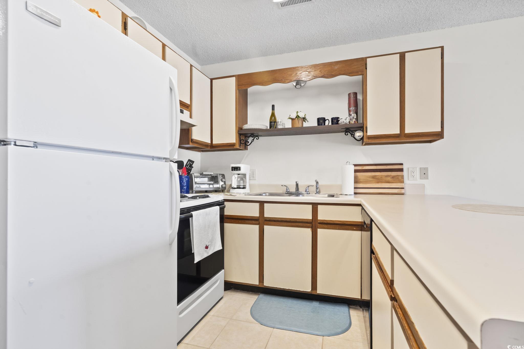 500 Fairway Village Dr. Property Photo 8