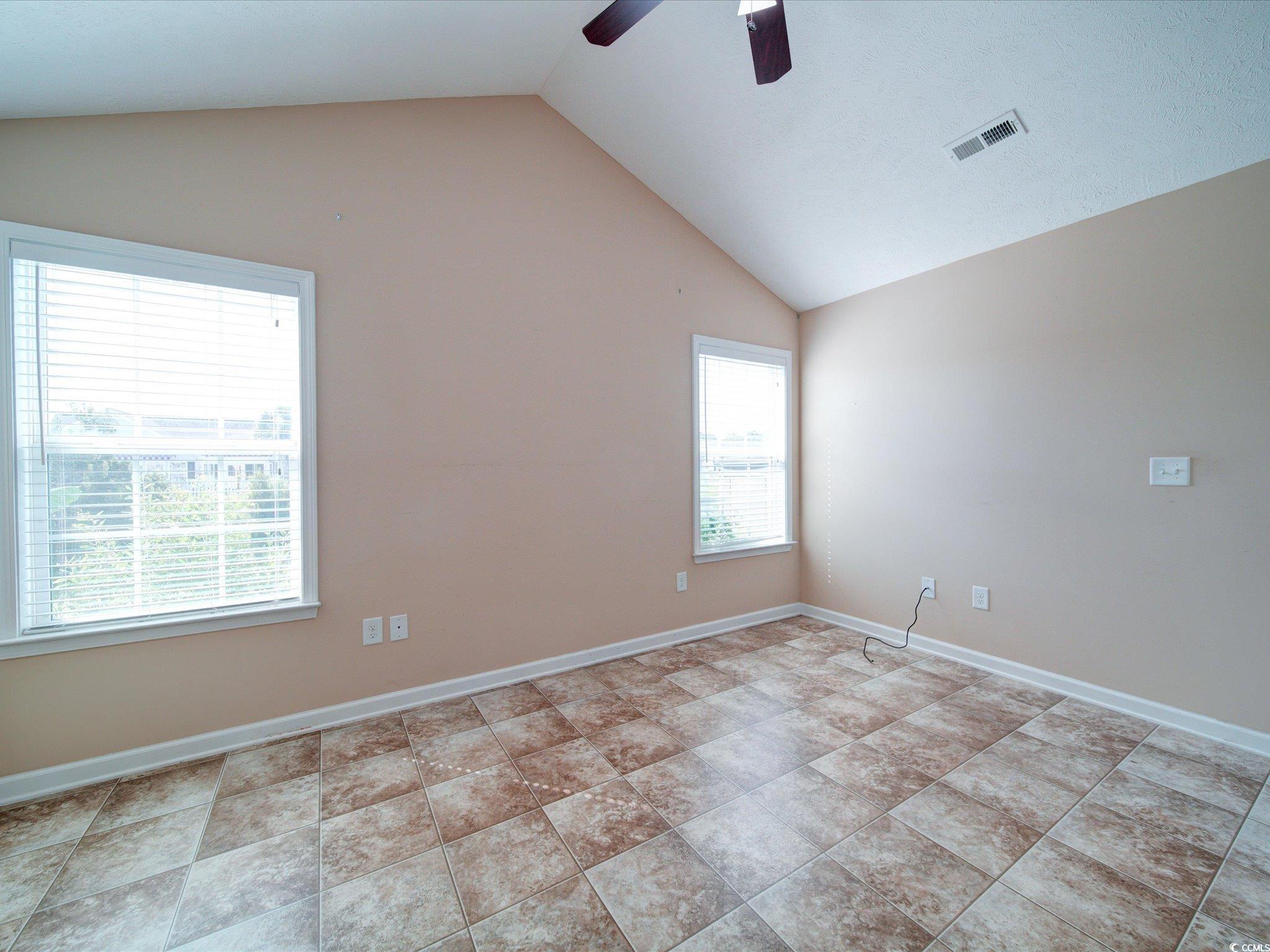 708 Shenanigan Loop Property Photo 15