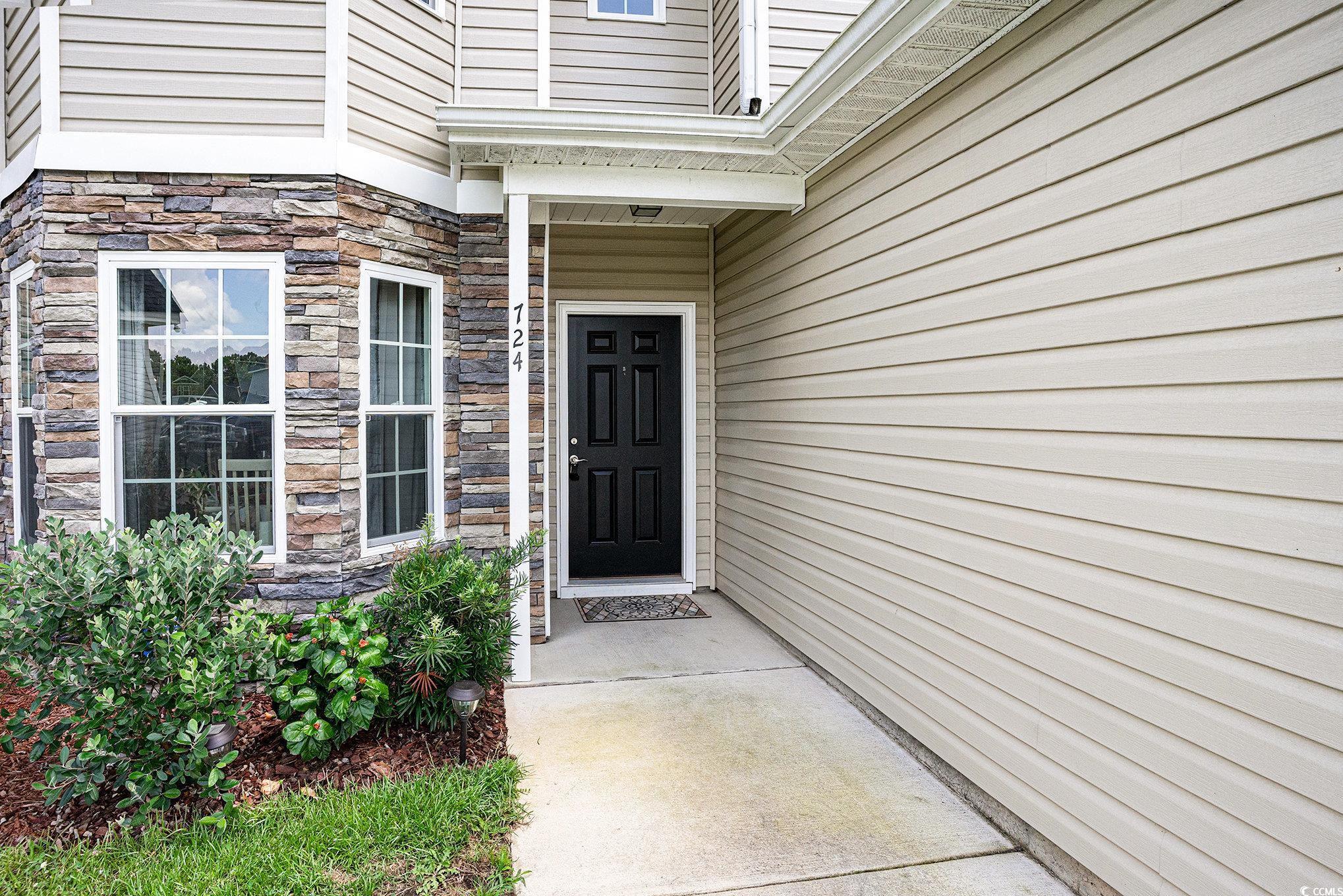 724 Hobonny Loop Property Photo 2