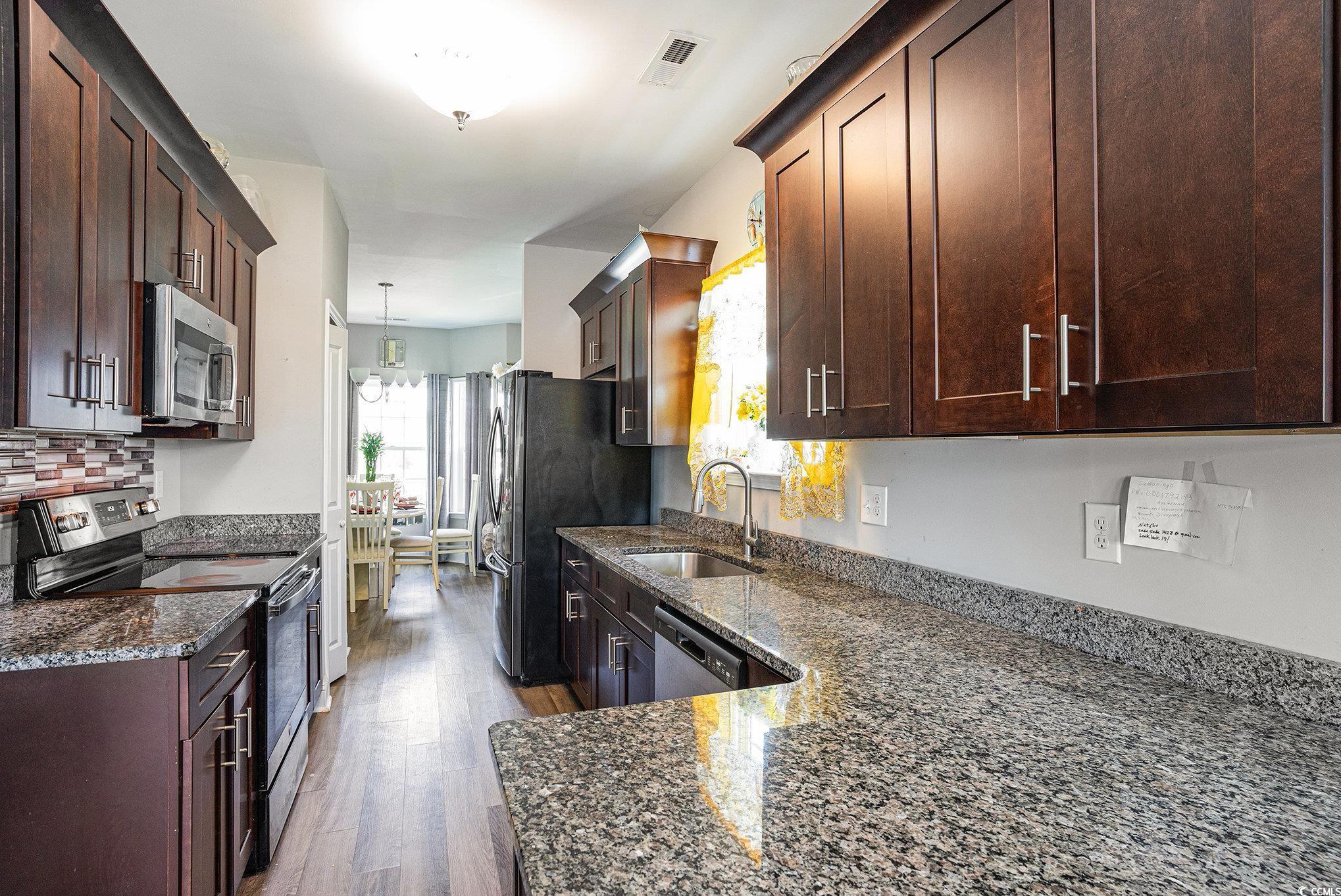 724 Hobonny Loop Property Photo 9