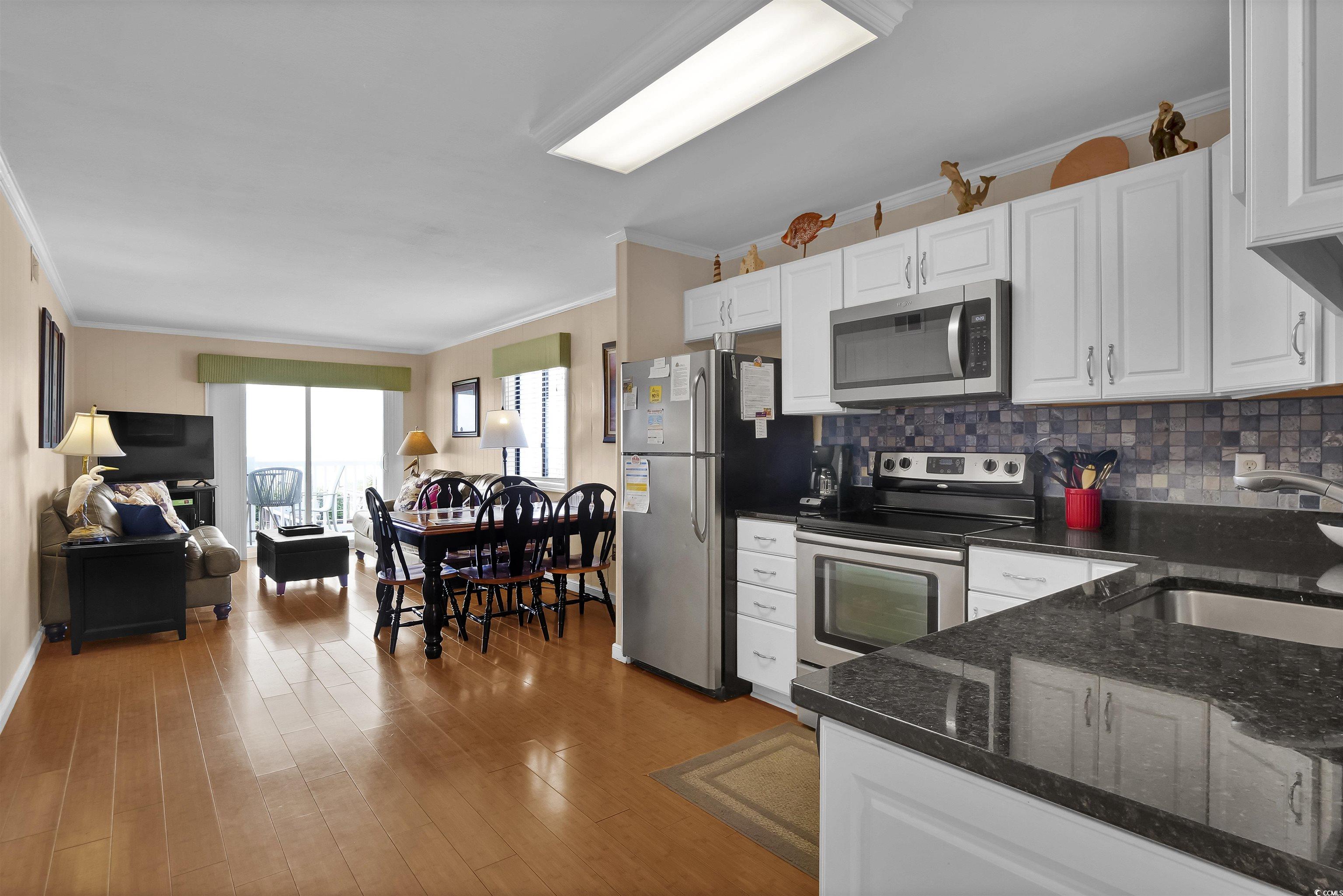 101 W First St. Property Photo 6