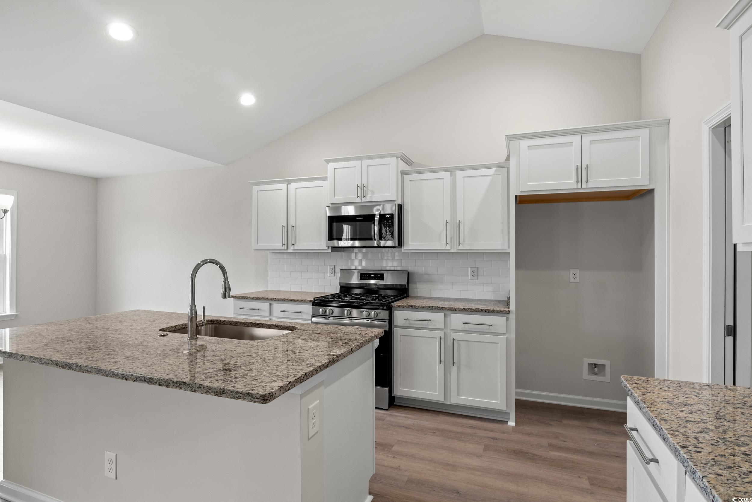 1017 Woodside Dr. Property Photo 5