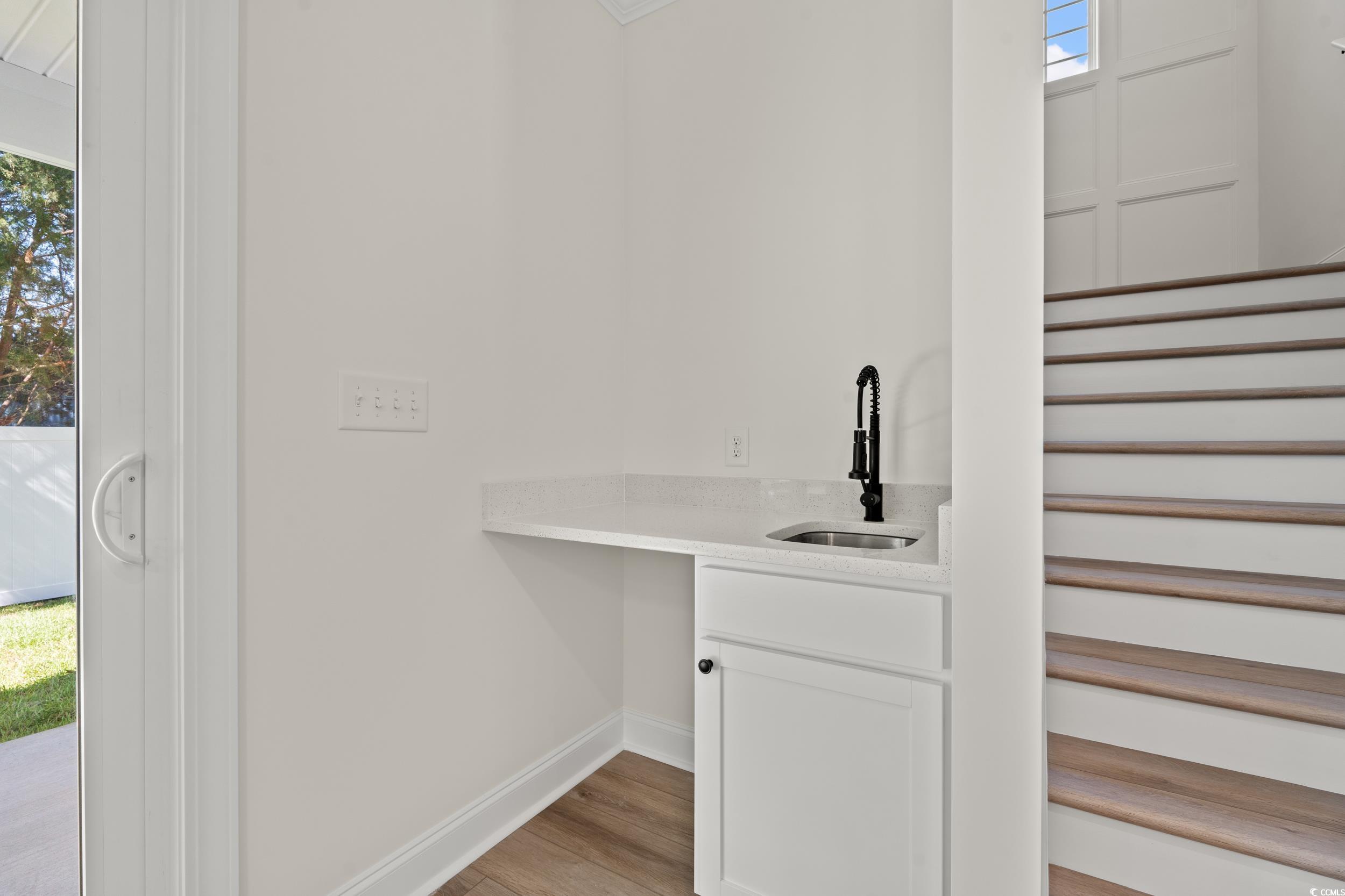 2426 Park St. Property Photo 3