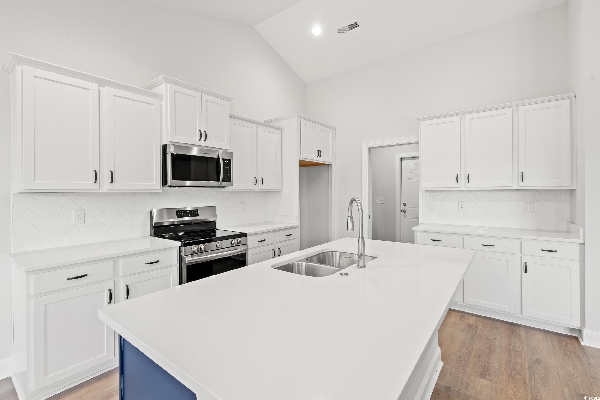 5009 Shore Breeze Dr. Property Photo 8