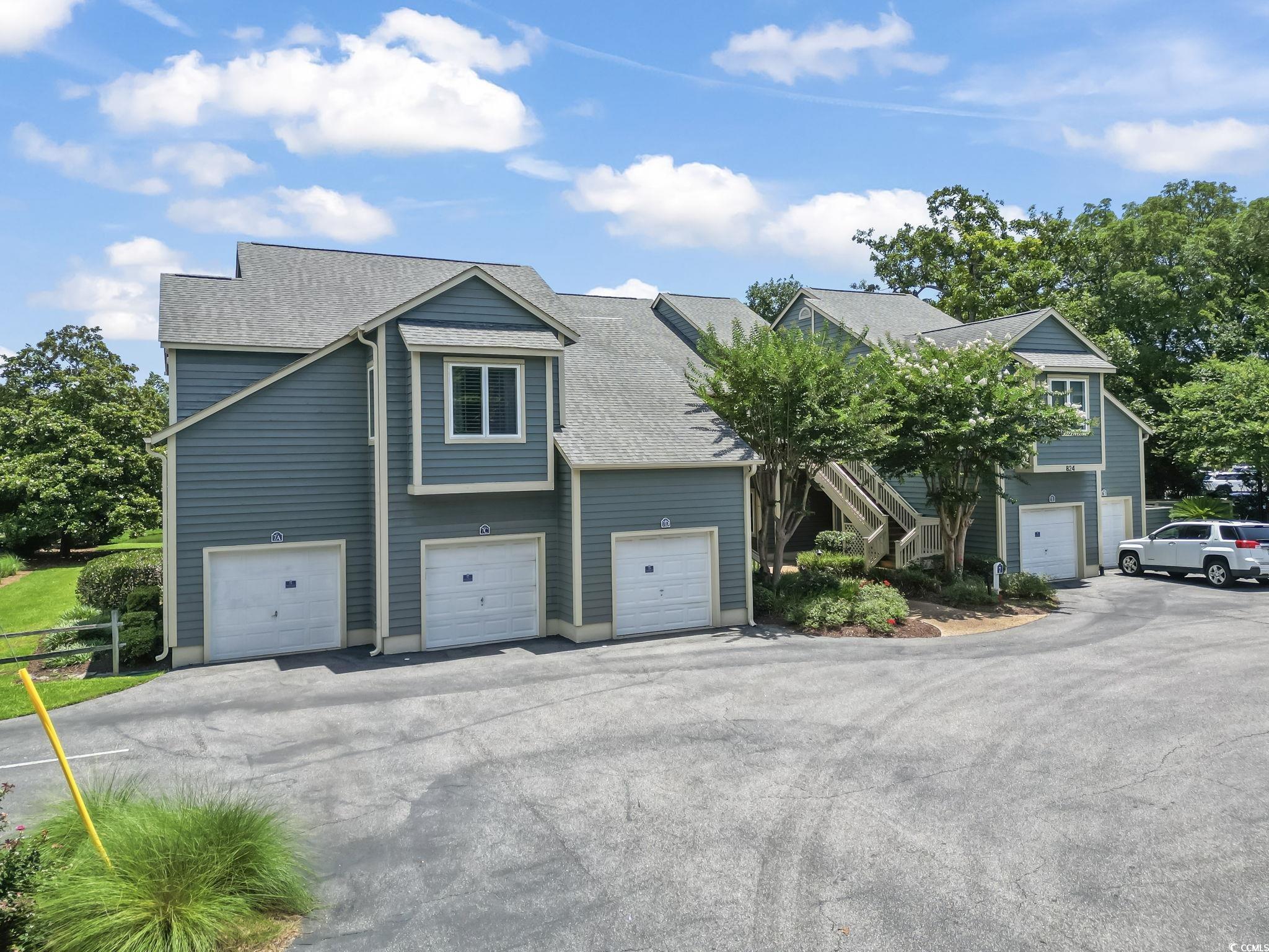 824 Castleford Circle