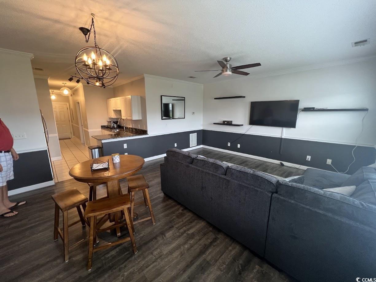 3965 Forsythia Ct. Property Photo 5