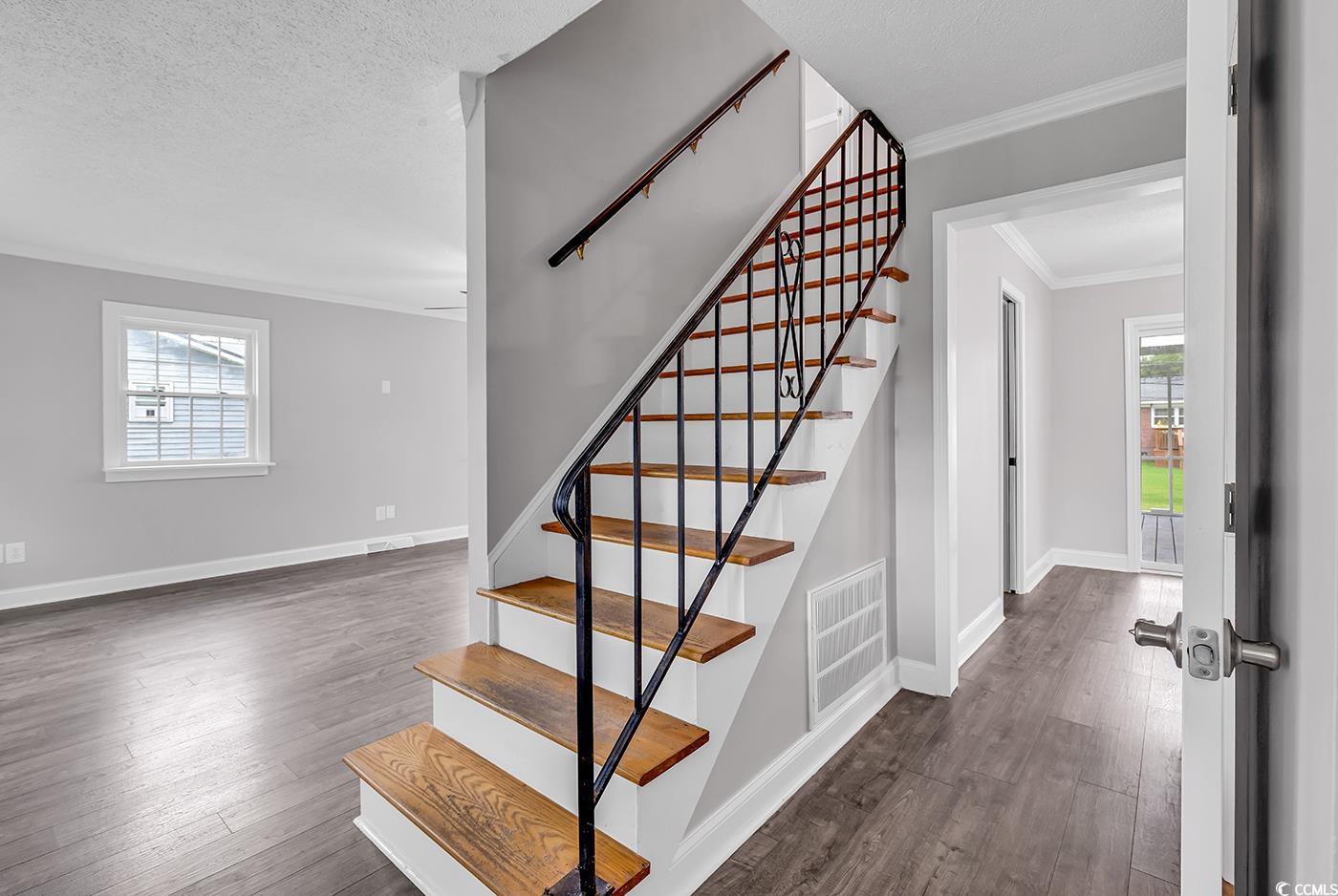 3307 Longwood Ln. Property Photo 3