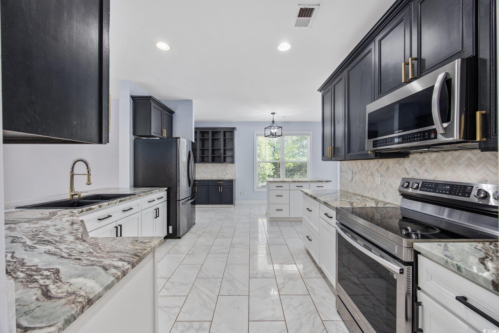854 Falkirk St. Property Photo 11