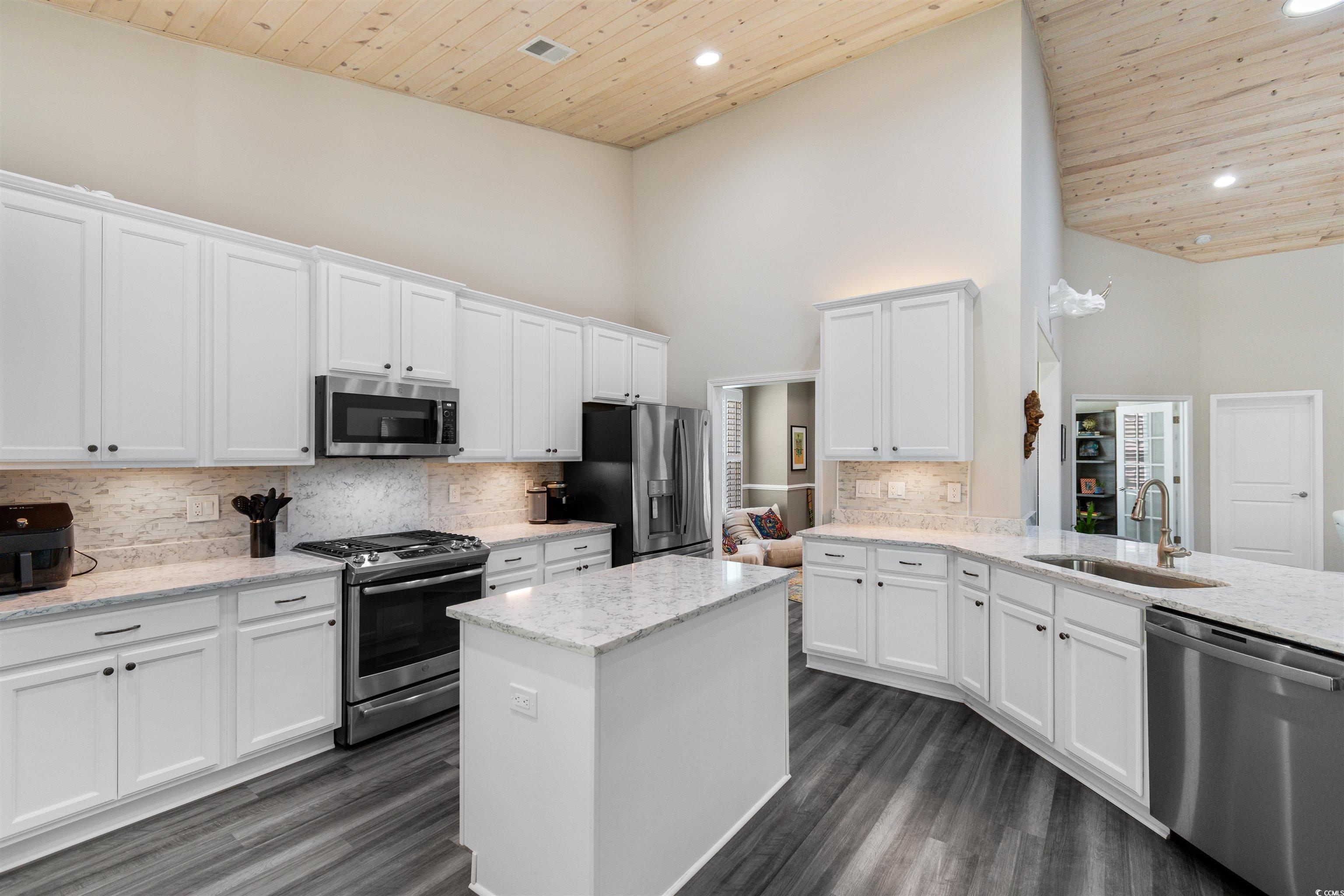 3647 Diamond Stars Way Property Photo 6